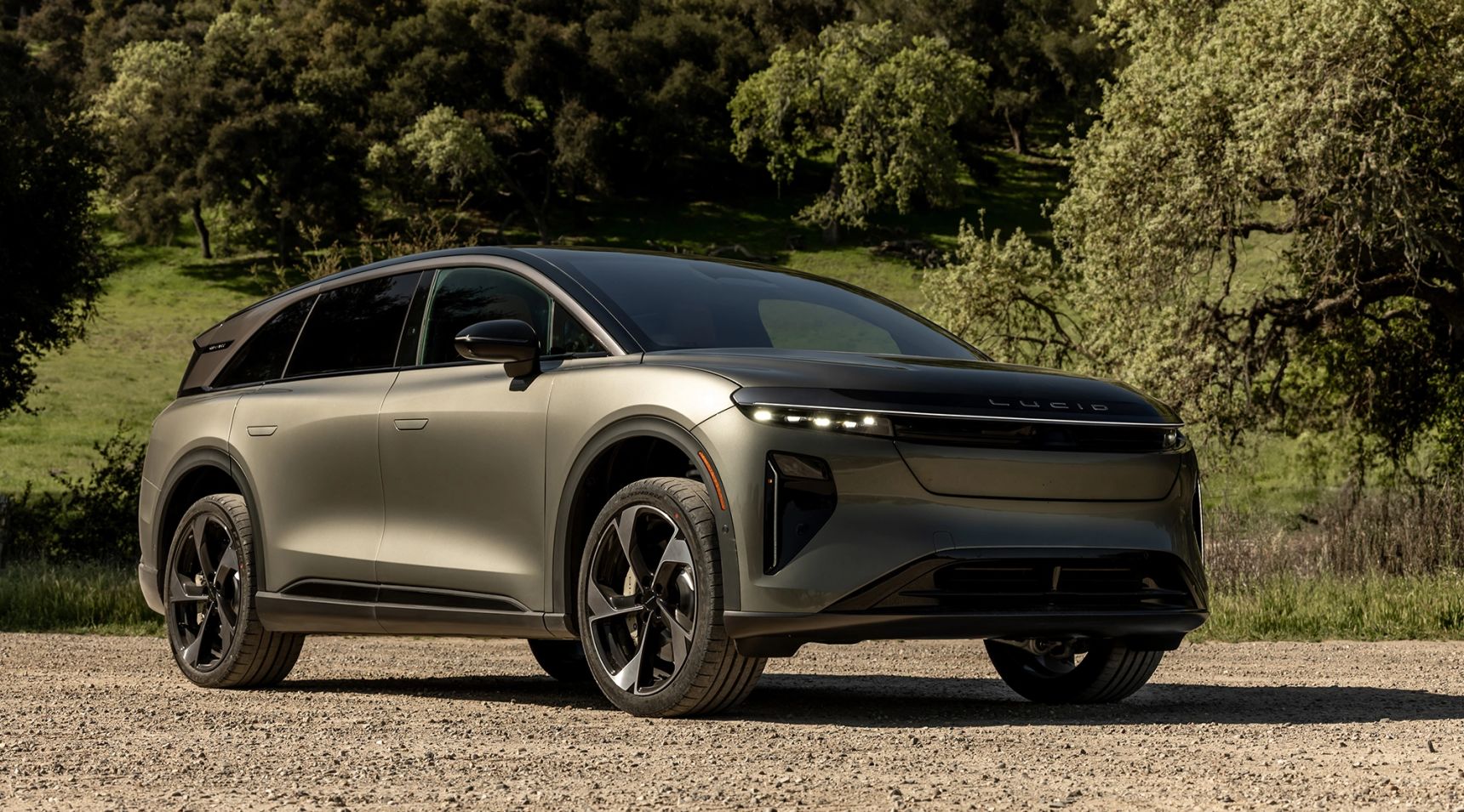 Lucid Gravity wins 2026 World Luxury Car of the Year. A new benchmark for Luxury SUVs?