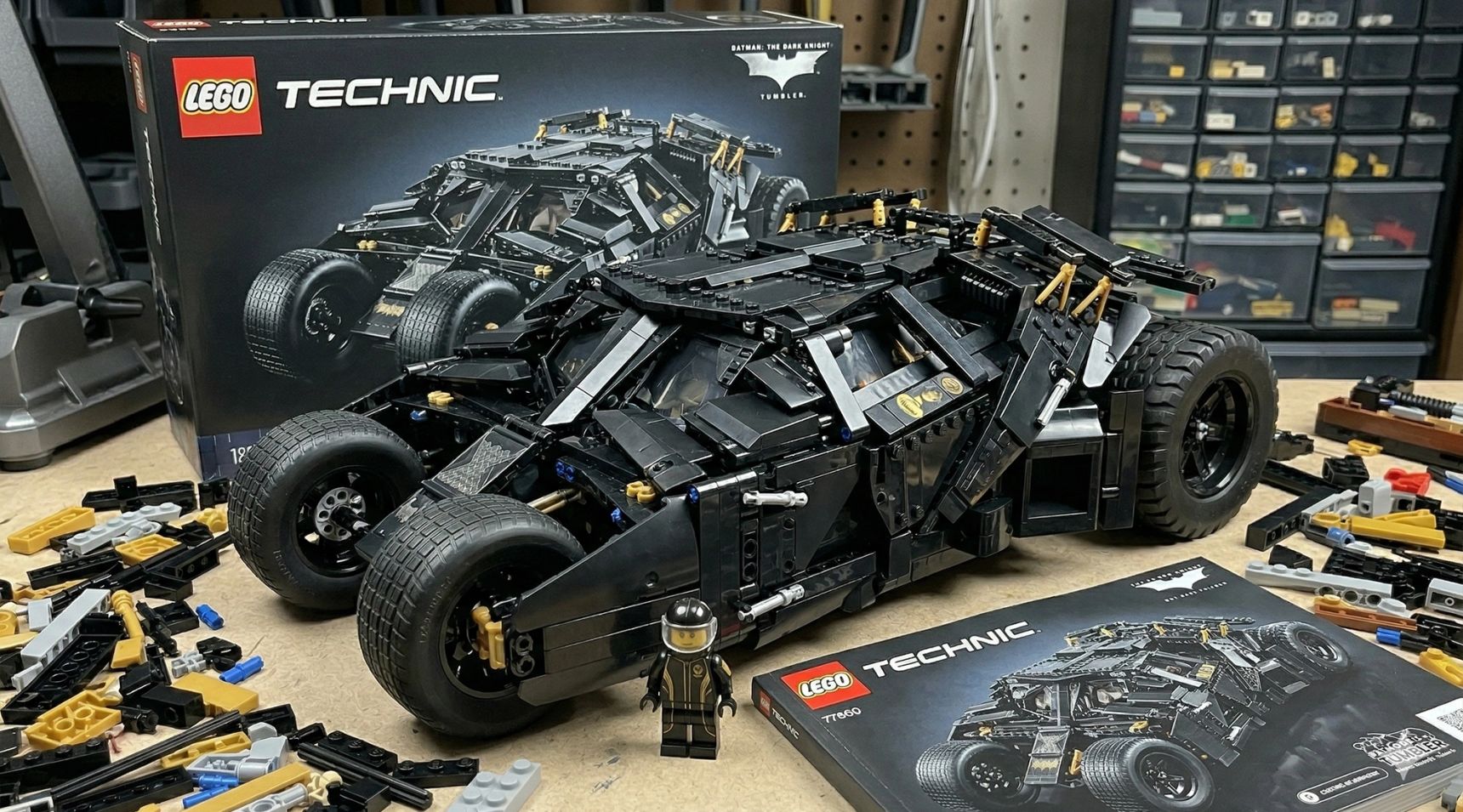 LEGO_Technic_42239_Batman-_Batmobile_Tumbler_from_the_Christopher_Nolan_movies