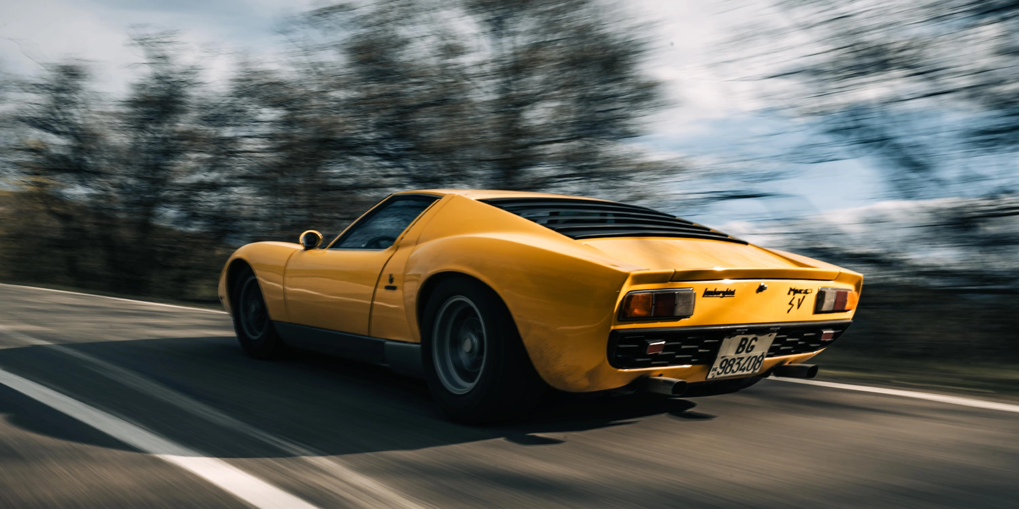 イタリア　ドゥオーモ Lamborghini Miura turns 60: the first supercar in history | AutoNext