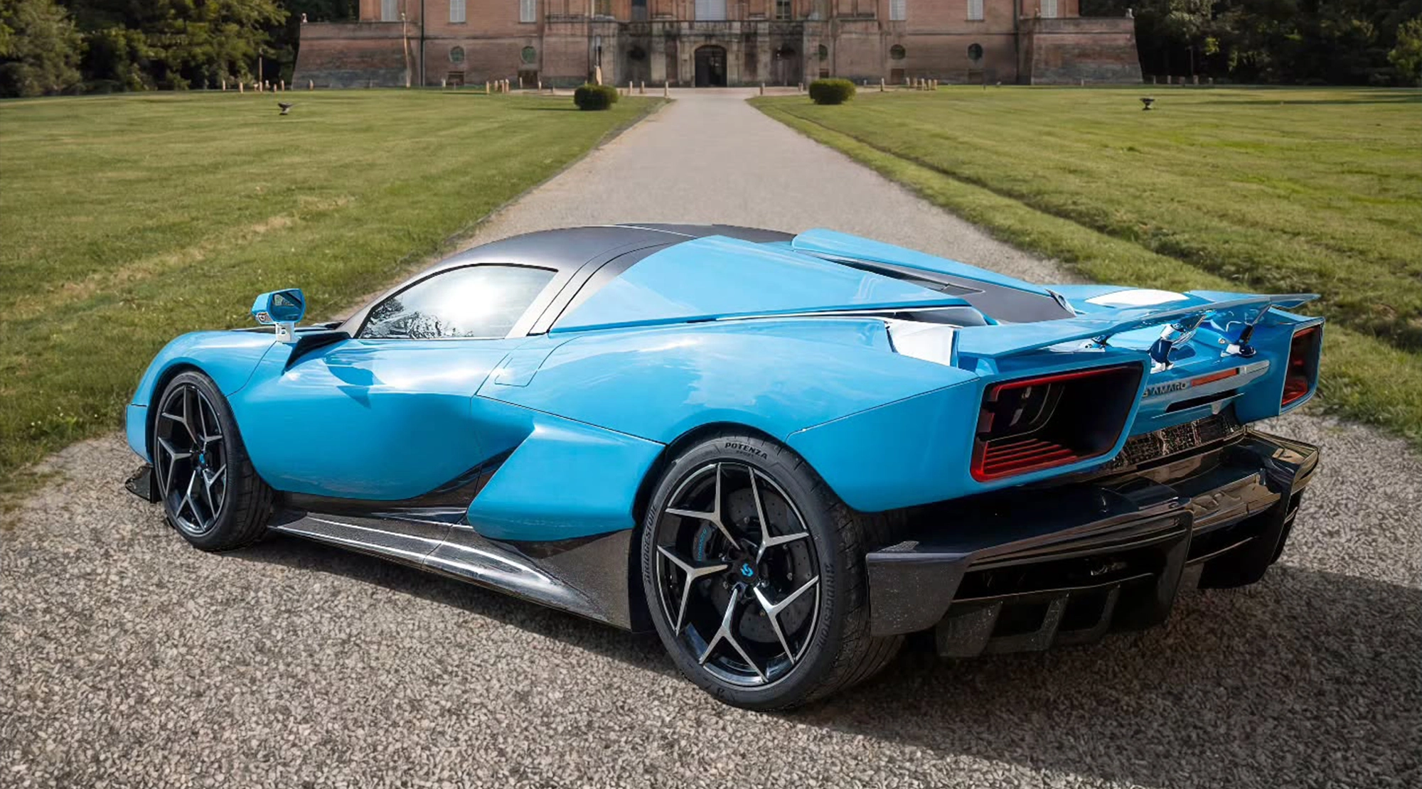 ガルーラ Giamaro Krafla GC: Italian quad-turbo V12 hypercar debuts in