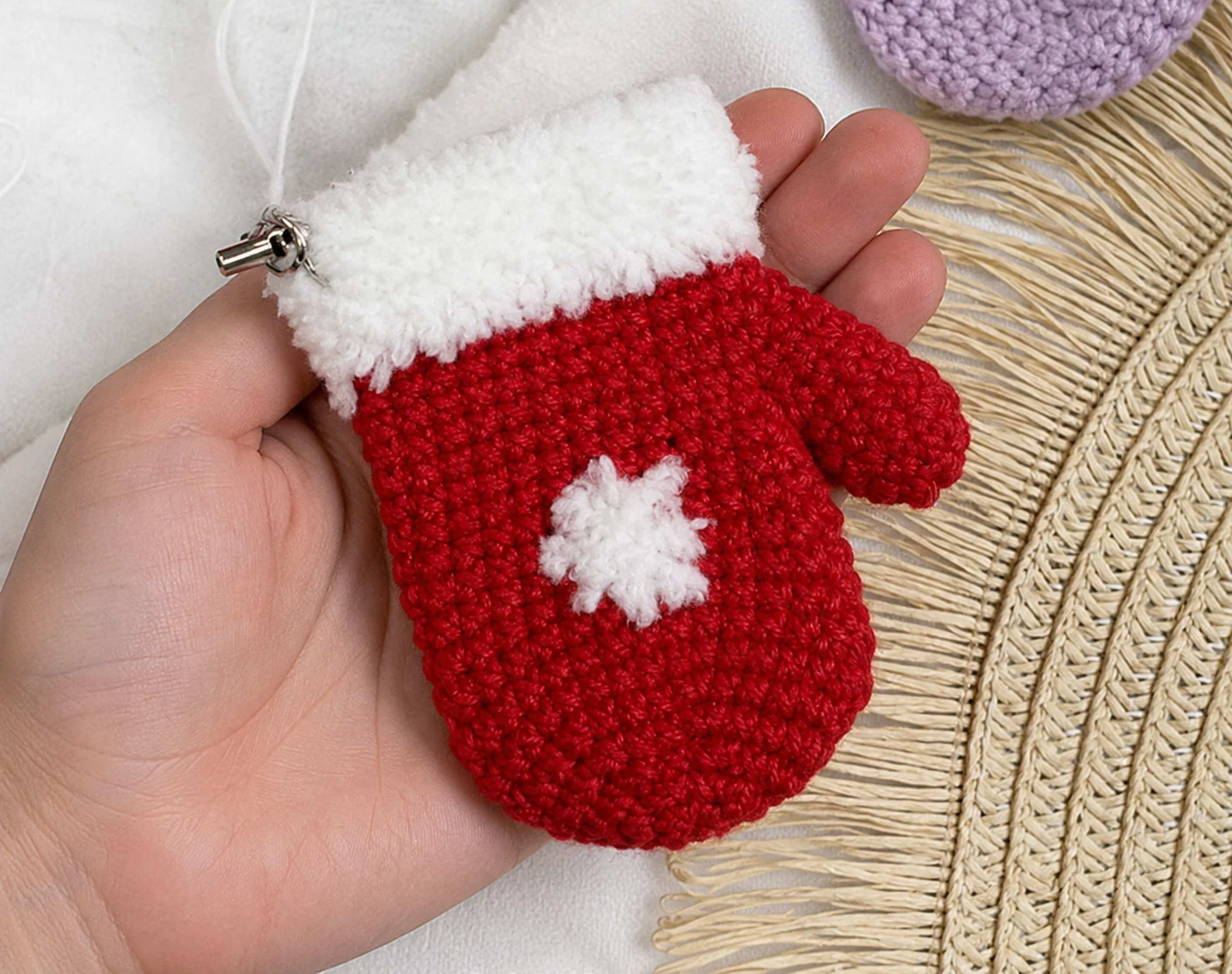 Christmas Mittens Crochet Pattern - Festive & Quick!
