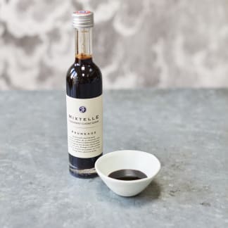 Prune vinegar