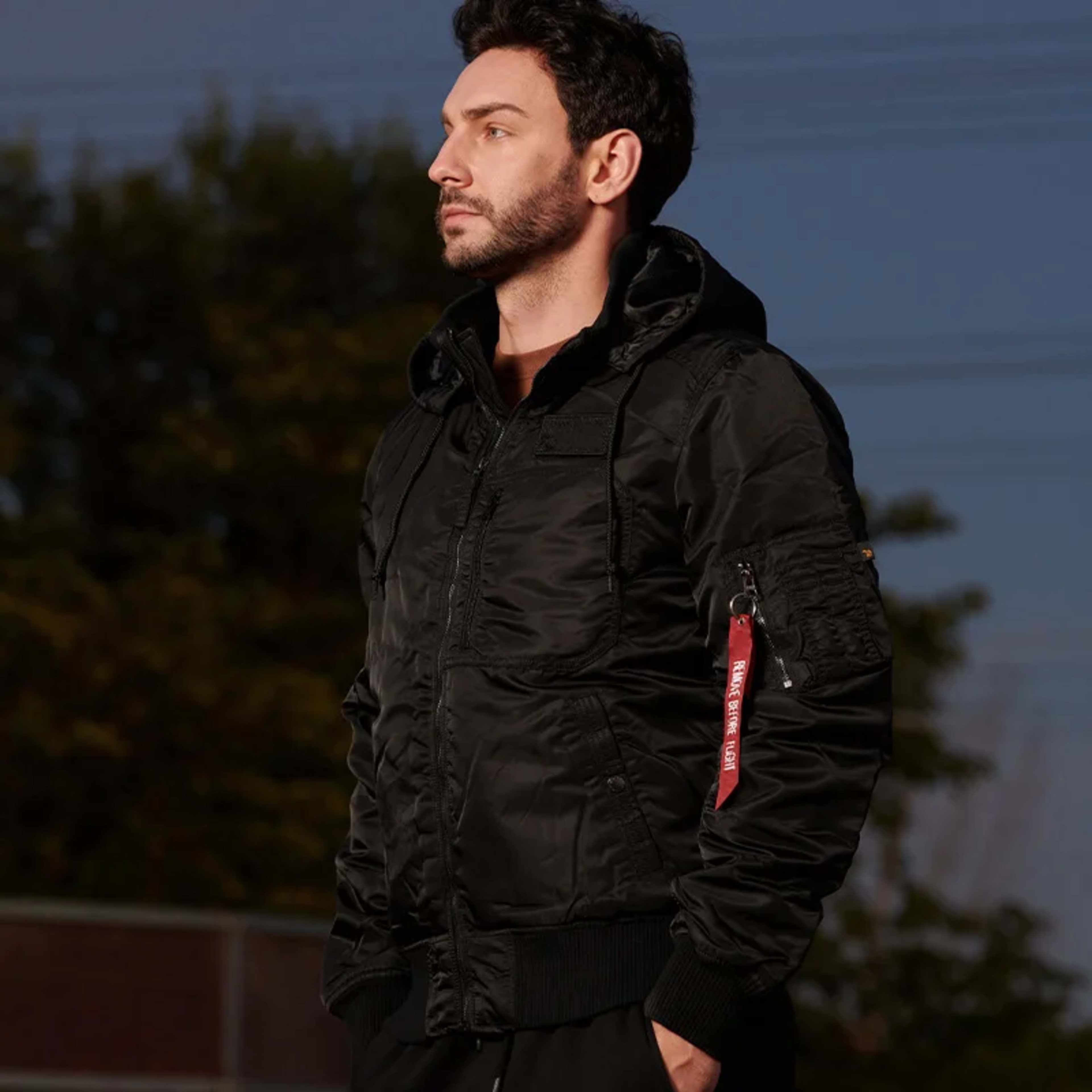 Men's winter jacket is very stylish waterproof and windproof, thickened with padded 4