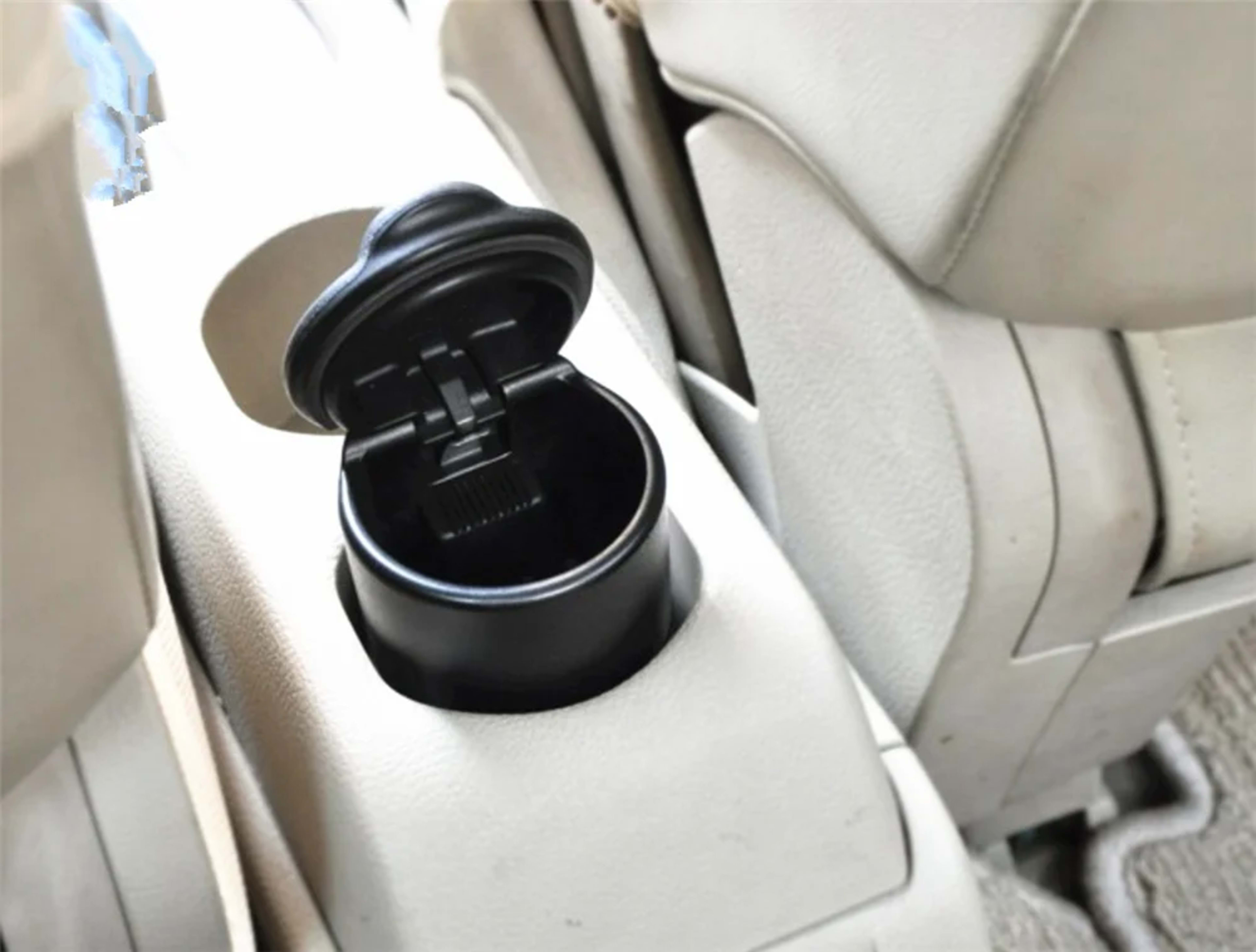 Car accessories Ashtray with lid Plastic portable household products for Toyota Corolla Yaris Tundra Tacoma RAV4 Aygo Av 4