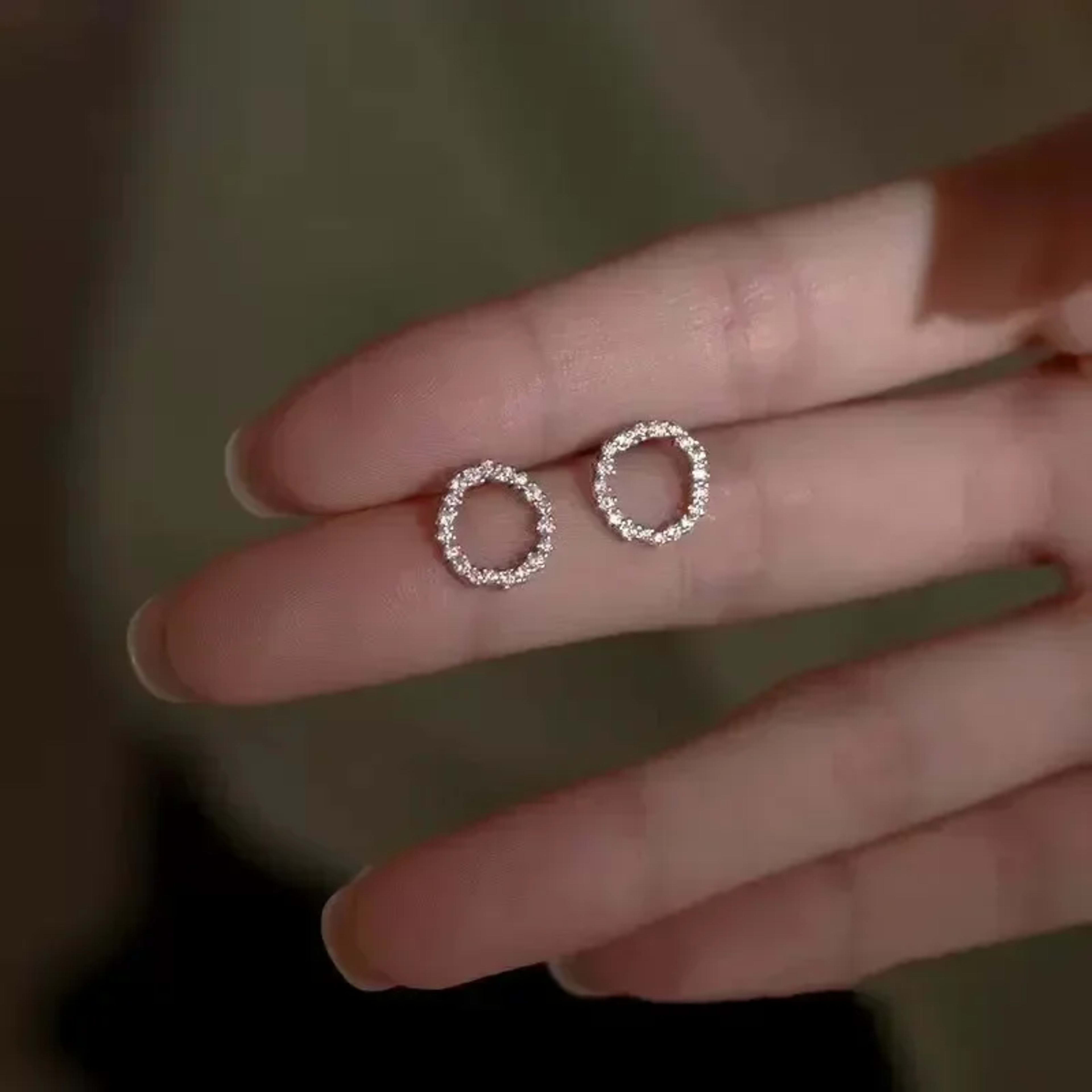 Fashion Trend Elegant Jewelry Simple Crystal Circle Pendant Necklace Golden Color Unquie Women Necklace Party Gift Whole 10