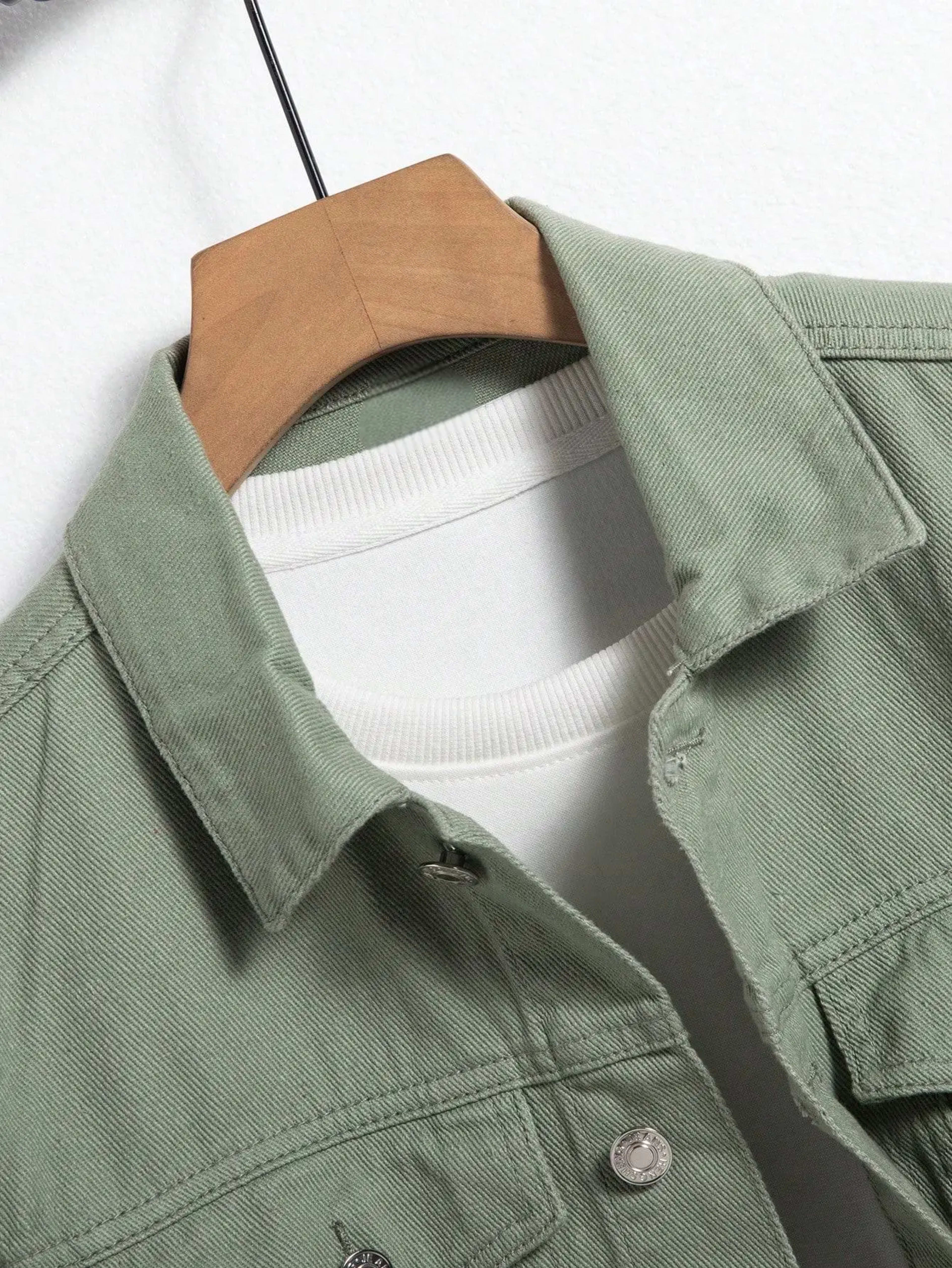 Men's denim jacket for spring and autumn. Green coat. Fashionable, trendy, simple style. For daily casual wear. 3