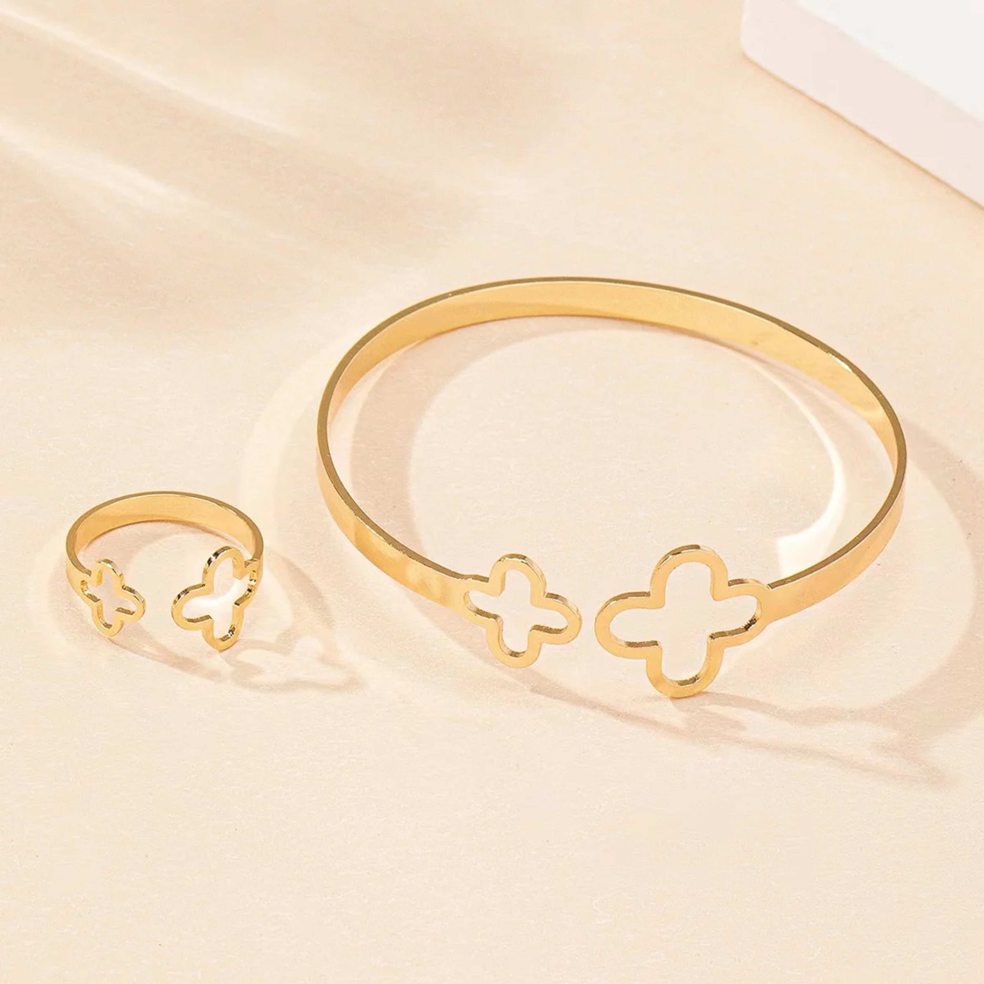 Women's Jewelry Set: Lucky Flower Bracelet and Ring, Suitable for Everyday Casual Wear and Vacation