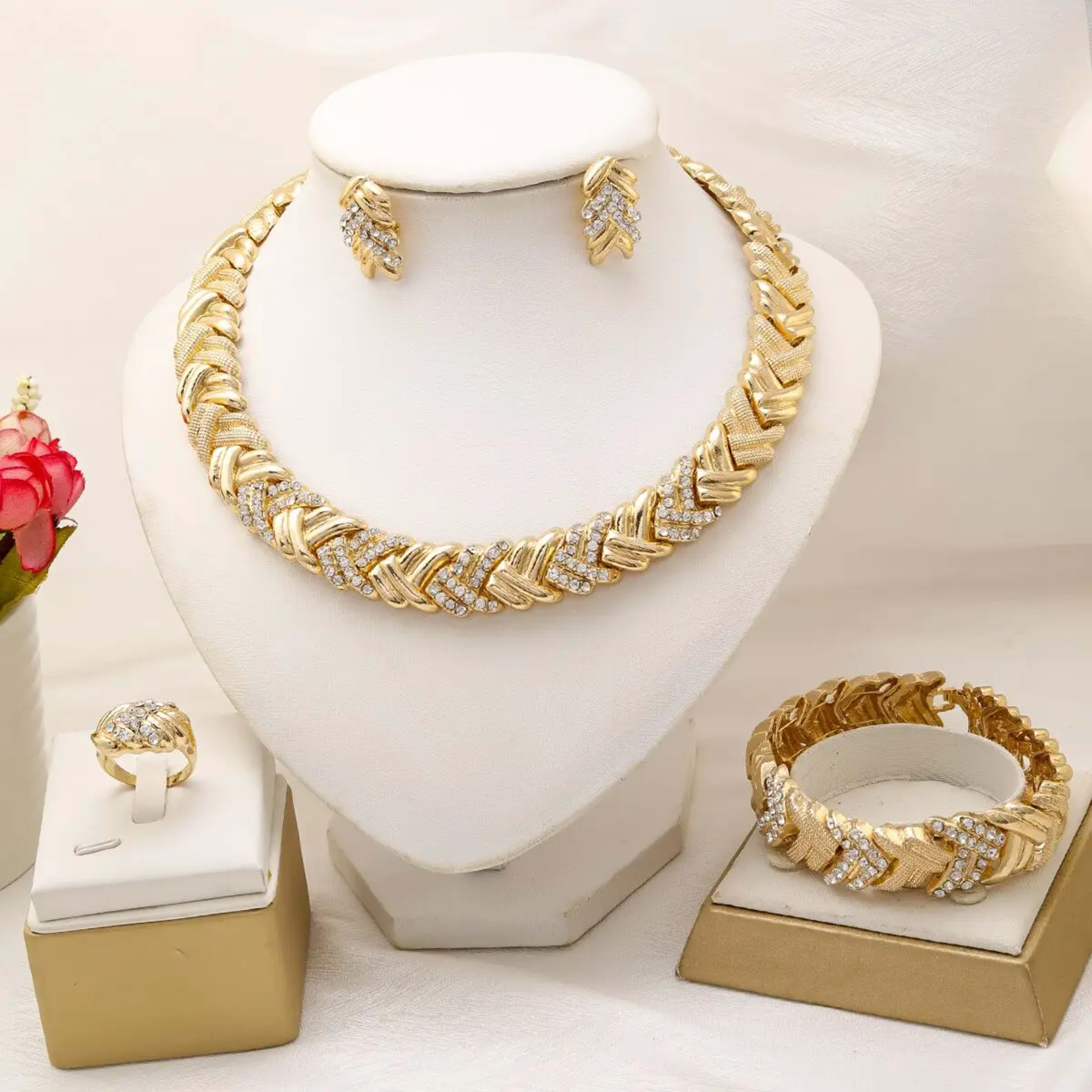 Dubai Jewelry Set For Woman 18K Gold Plated Luxury Necklace Earrings Bracelet and Ring Set Jewelry Wedding Party Trendin