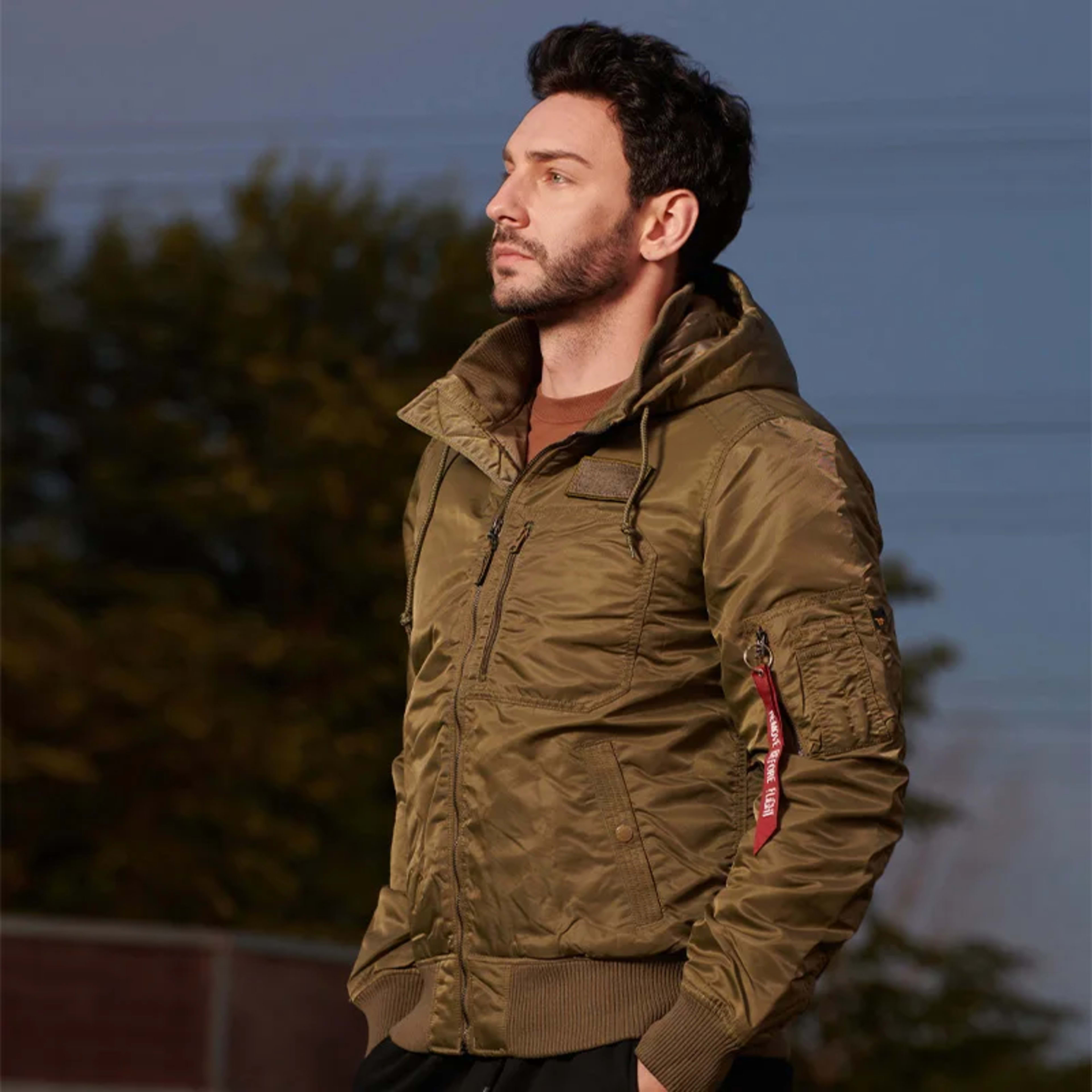 Men's winter jacket is very stylish waterproof and windproof, thickened with padded 2
