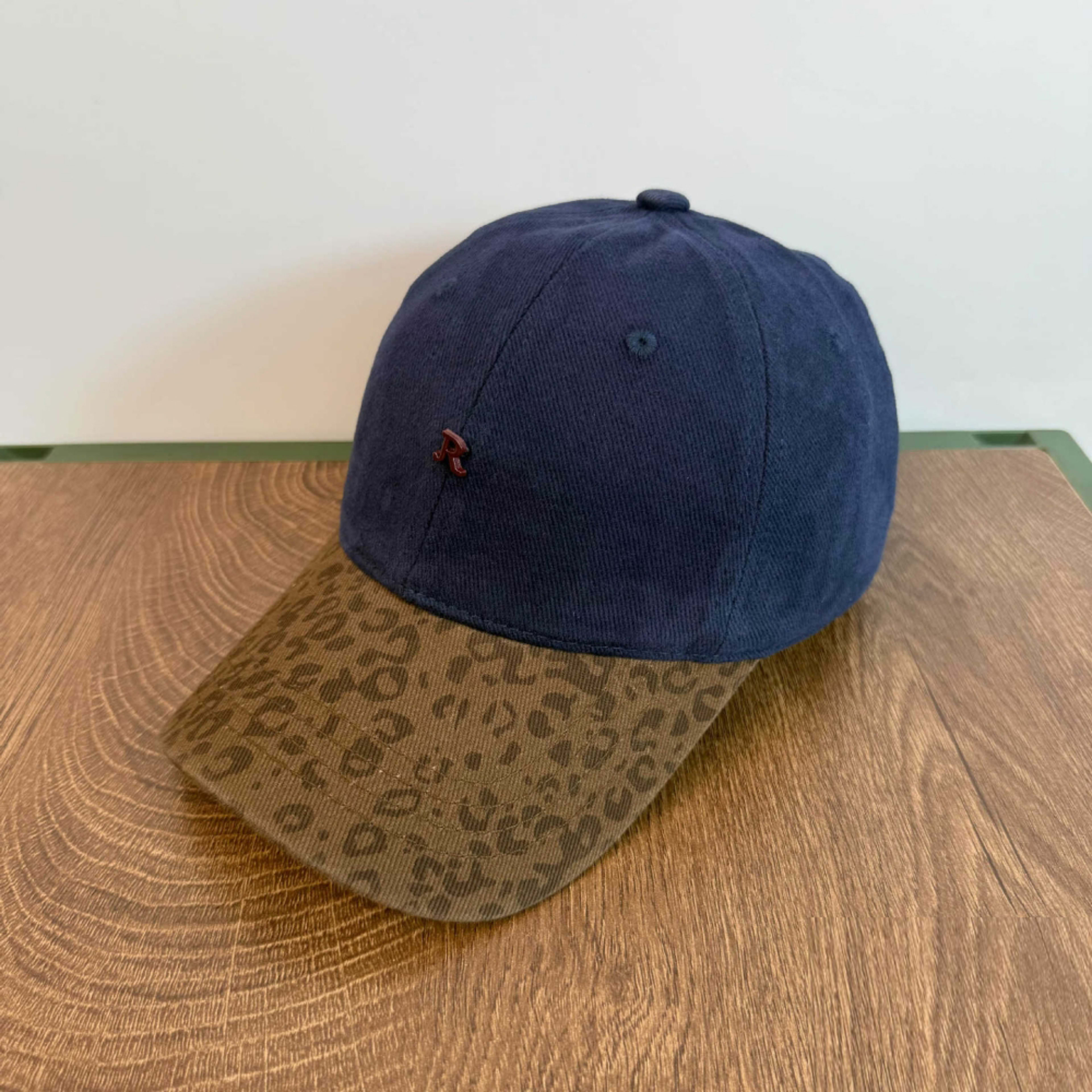 Men's And Women's Identical Quilted Leopard Print Brimmed Baseball Cap With R Logo - Retro Street Style, Suitable For Ou 1