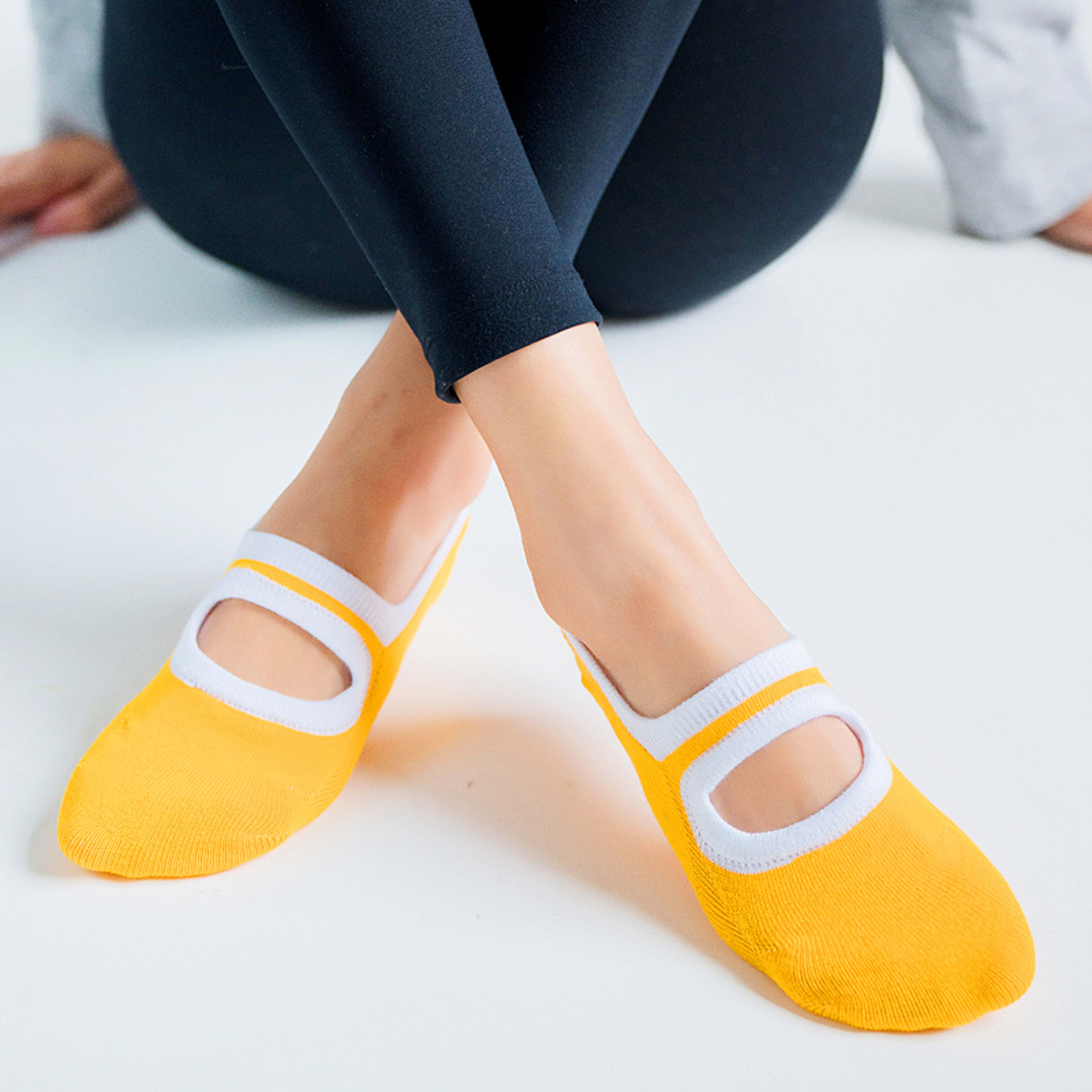Open-back non-slip gym indoor floor socks 4