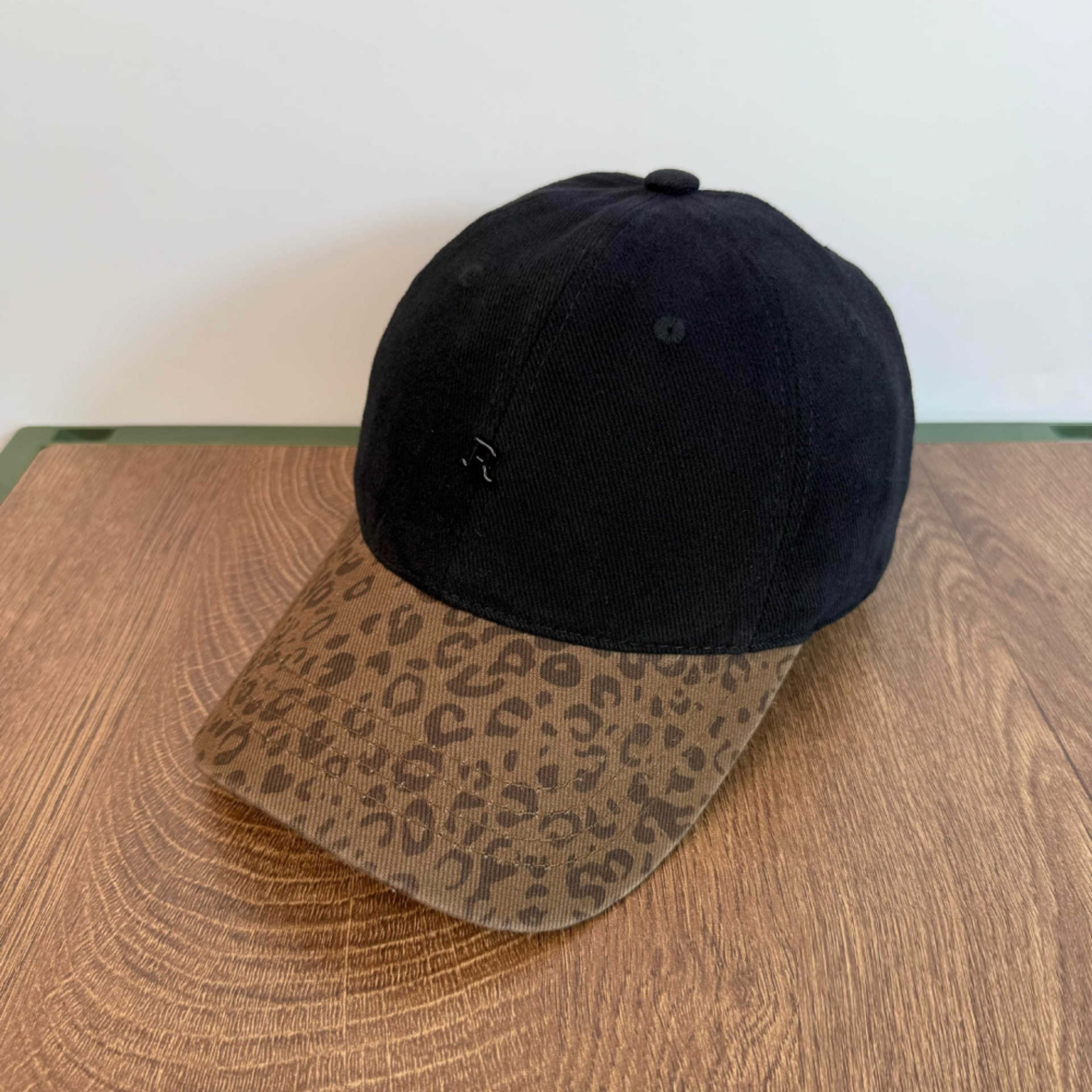 Men's And Women's Identical Quilted Leopard Print Brimmed Baseball Cap With R Logo - Retro Street Style, Suitable For Ou 4