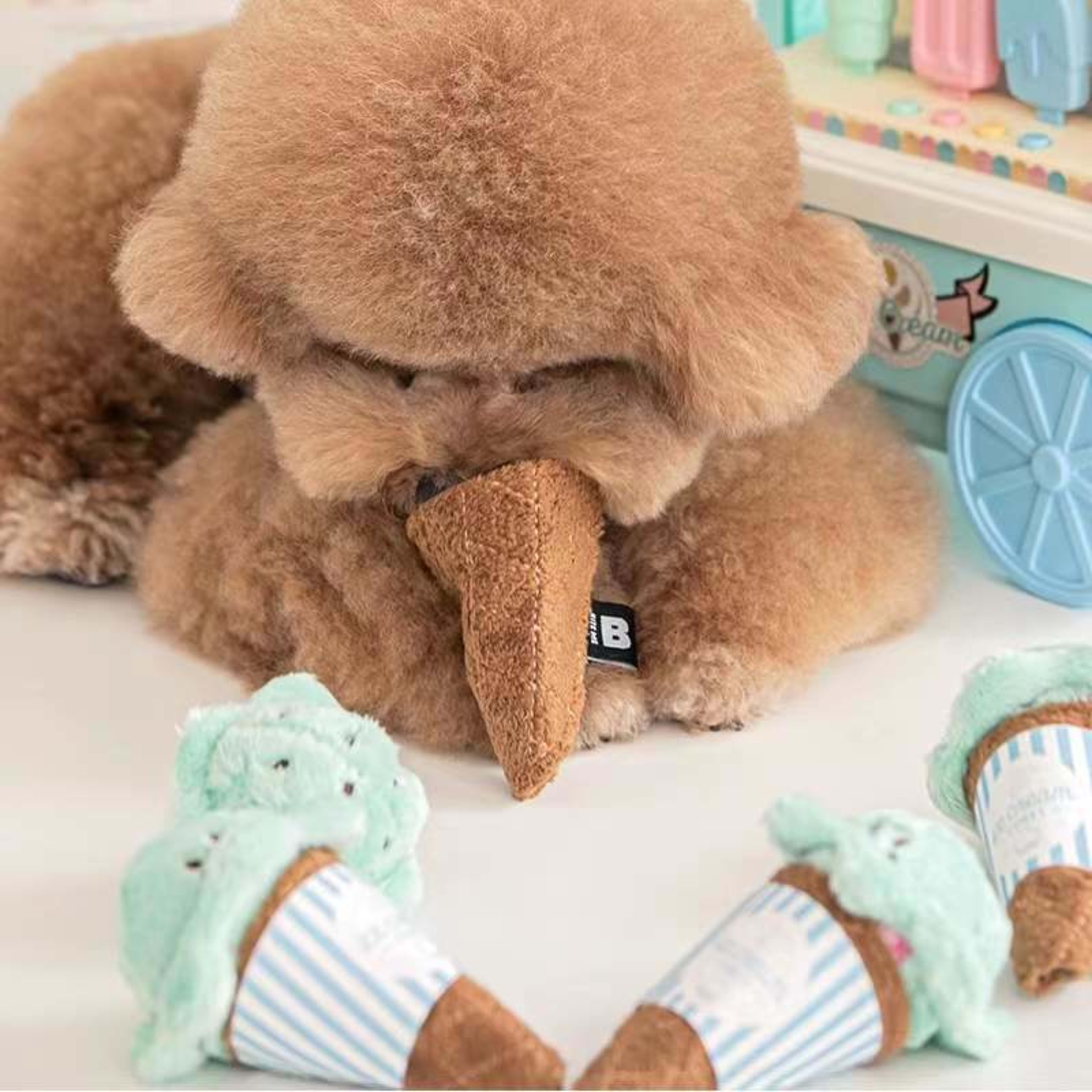 Pets Can Smell And Make Sounds To Relieve Boredom By Grinding Their Teeth. Paper Dogs And Cats Hide Ice Cream Toys 3