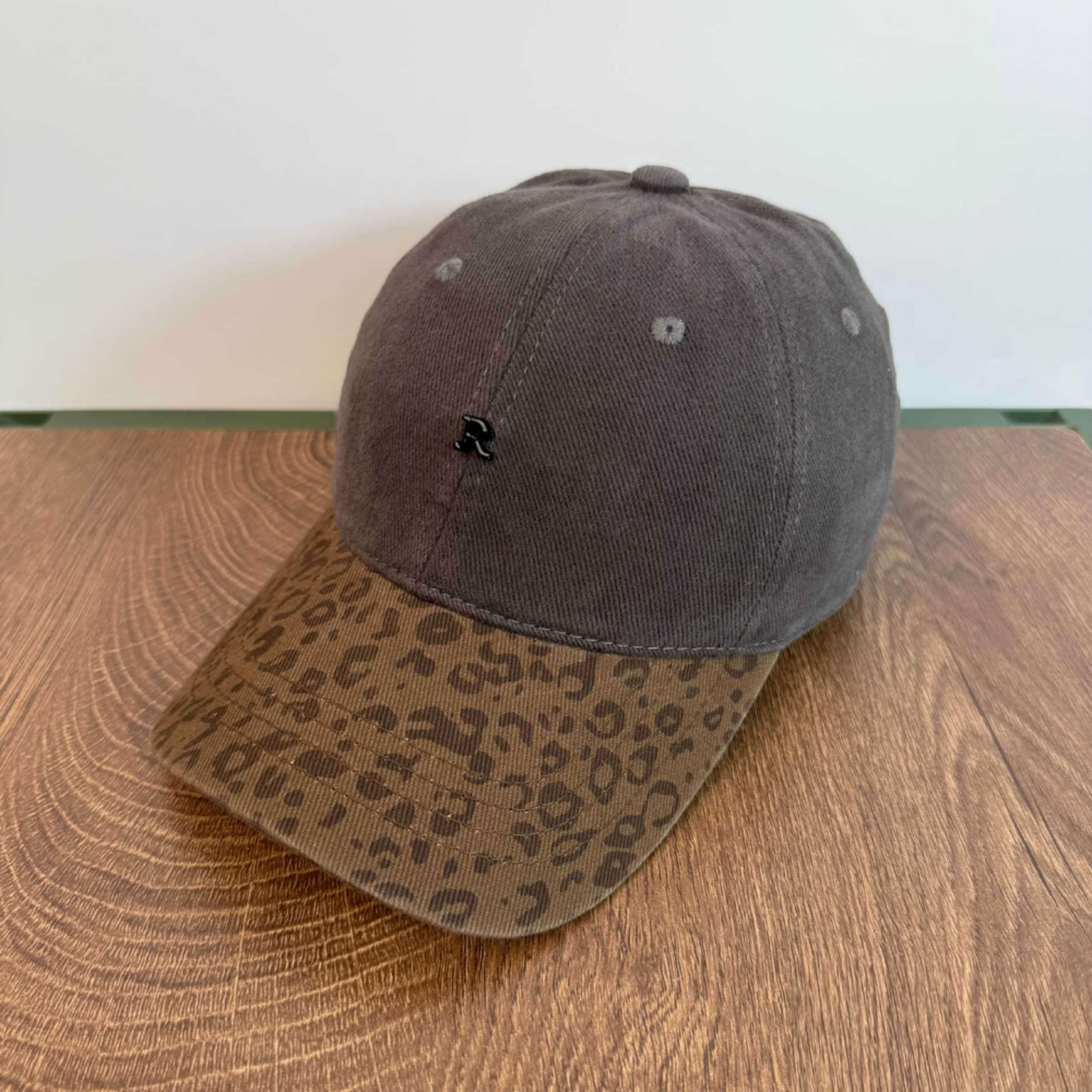 Men's And Women's Identical Quilted Leopard Print Brimmed Baseball Cap With R Logo - Retro Street Style, Suitable For Ou 6