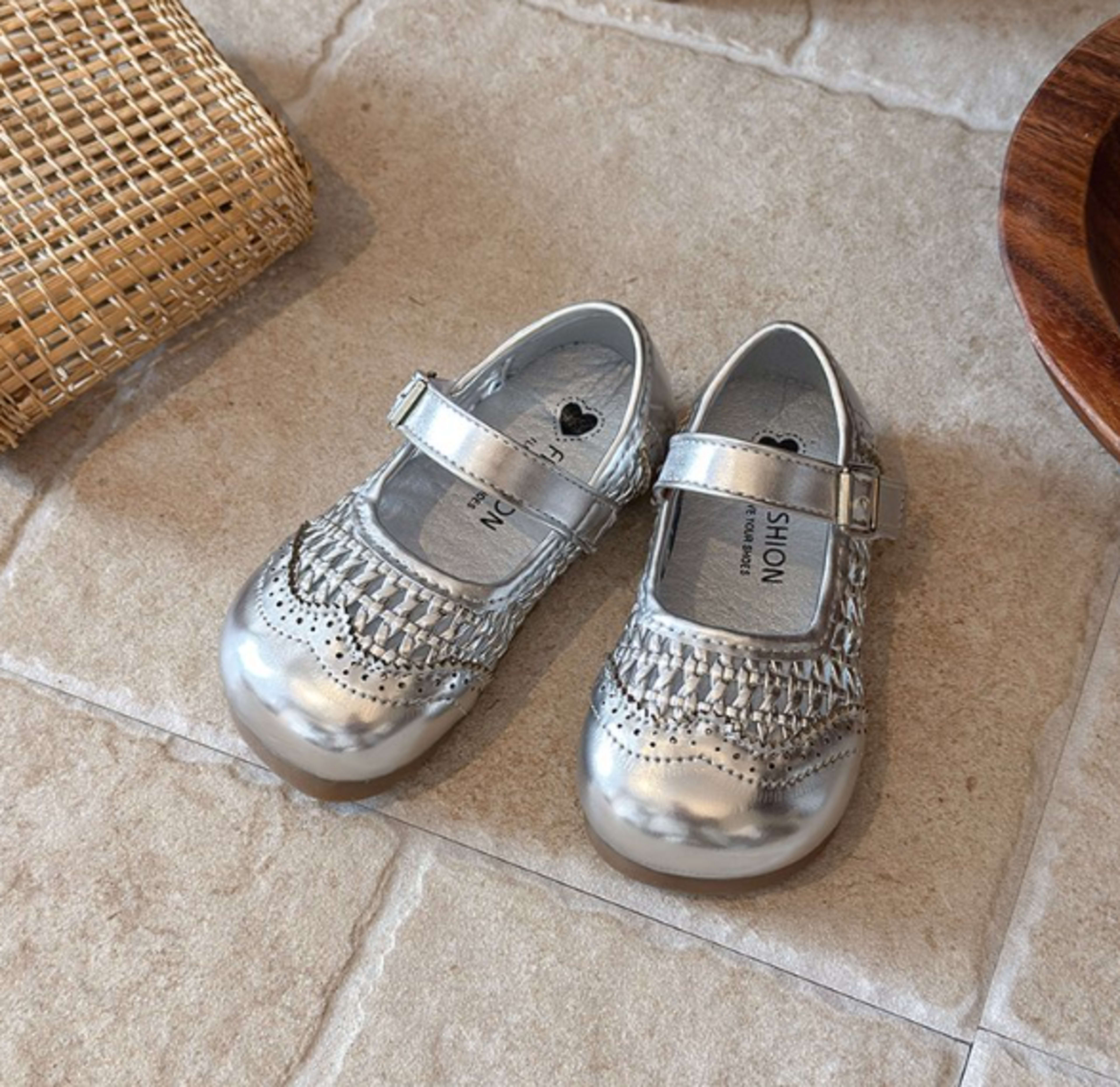 2026 Spring Summer New Korean Style Girls Hollow Out Leather Sandals, Woven Style Princess Shoes, Kids Soft Sole Breatha 4