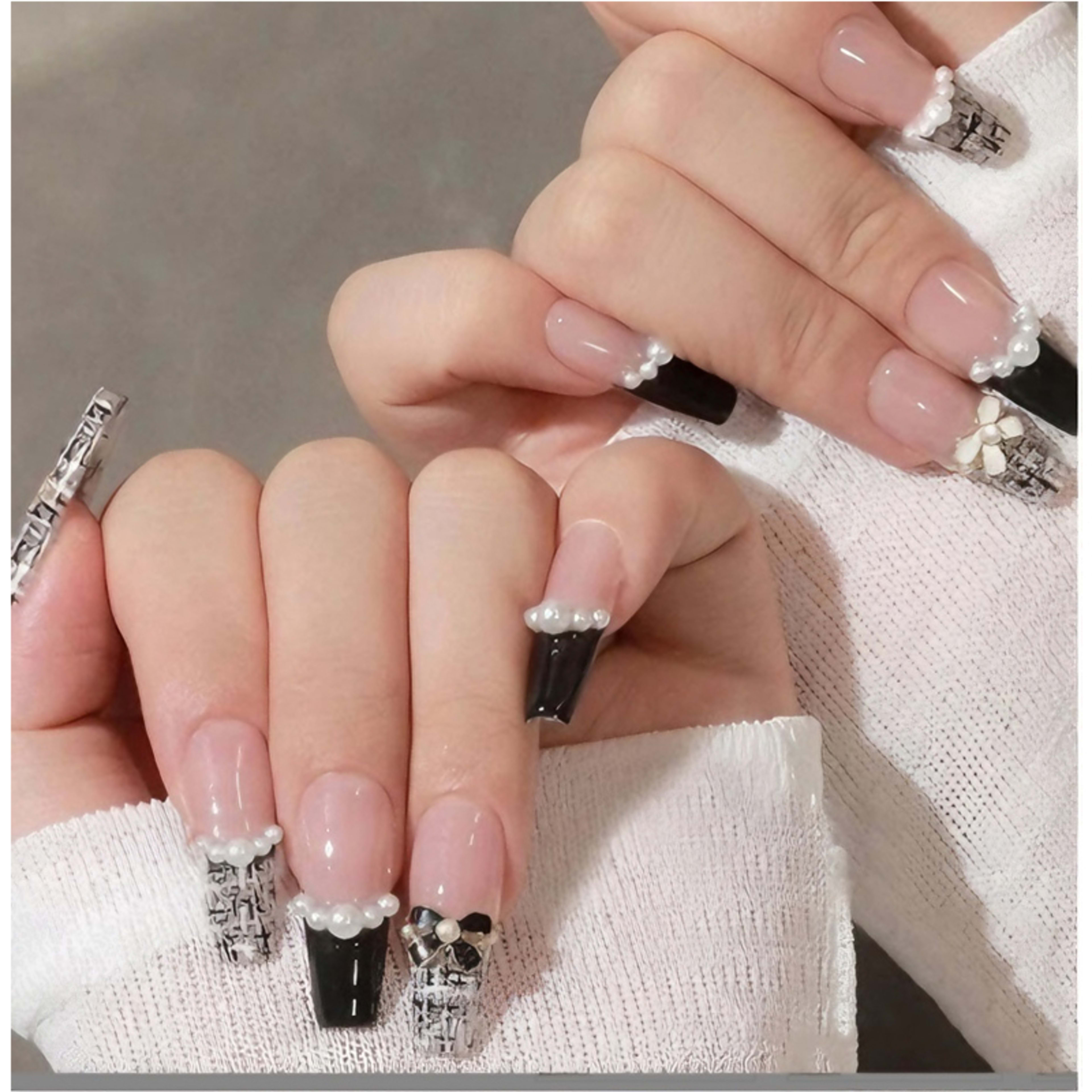 24 PCS Black And White CC Nail Art 3