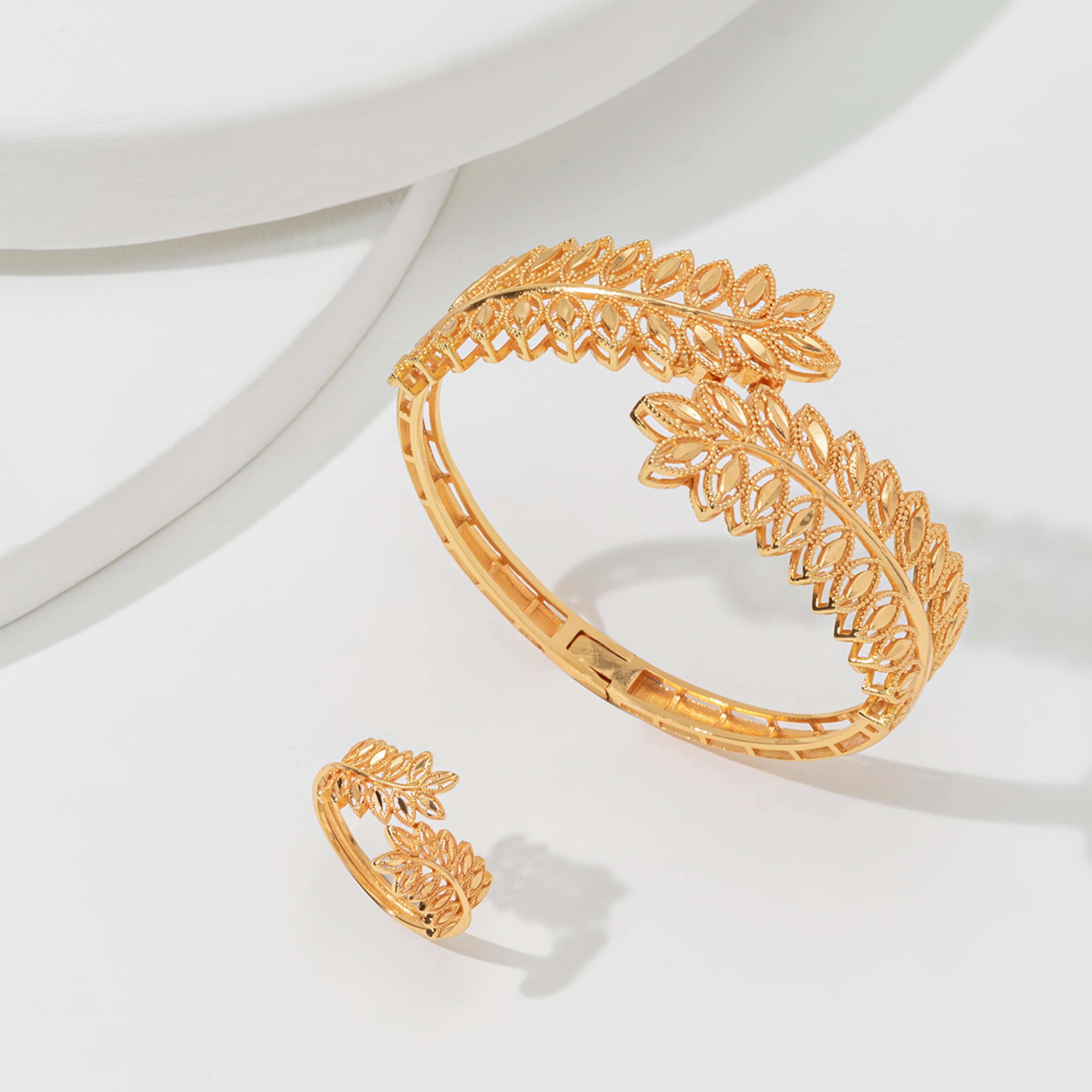 2cpsVintage Wheat Ear Leaf Gold Bracelet With An Open Ring, Worn By Women In Dubai, Africa For Daily Festivals, Wedding  4