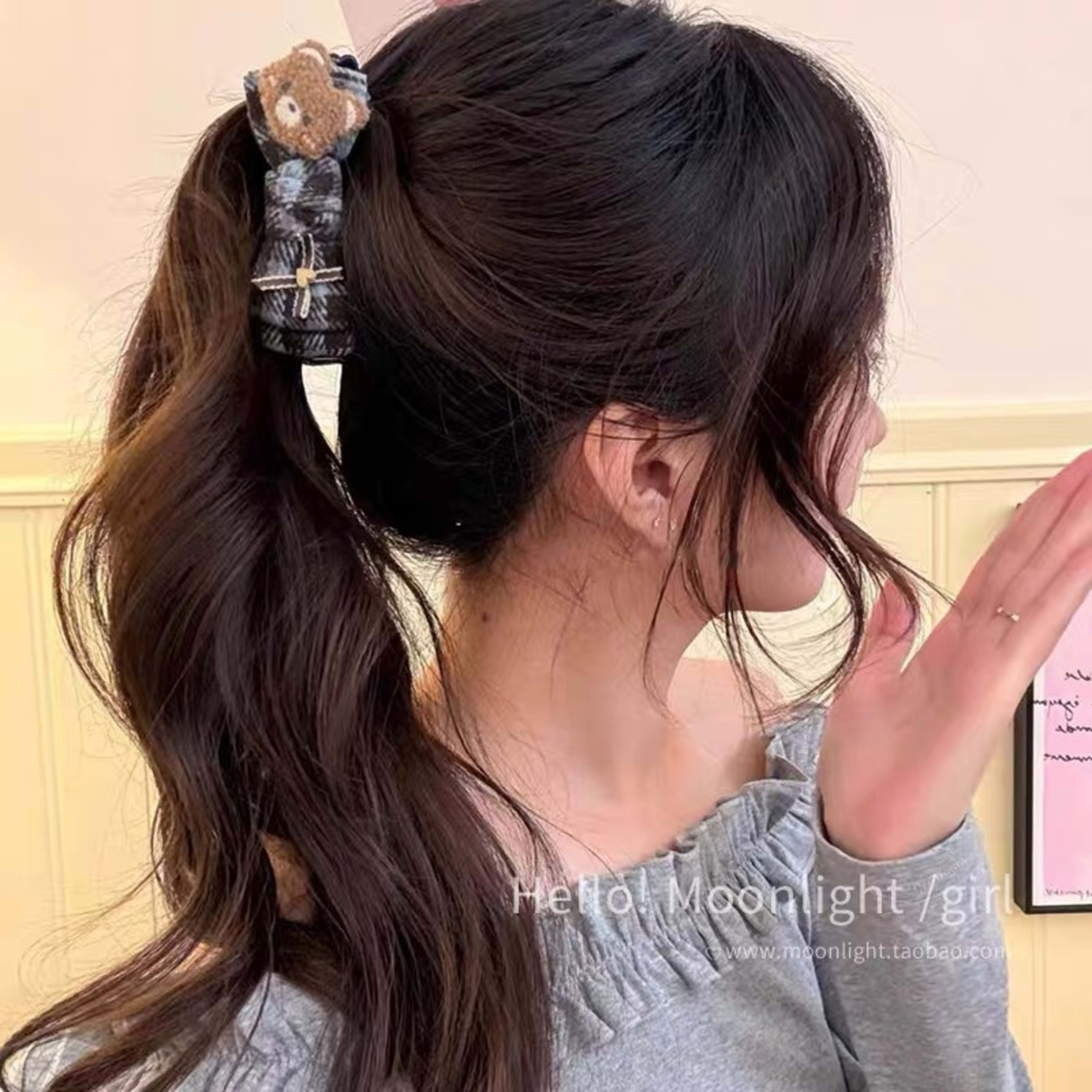 Elegant Sophisticated Bun-style Ponytail Clip For The Back Of The Head 37
