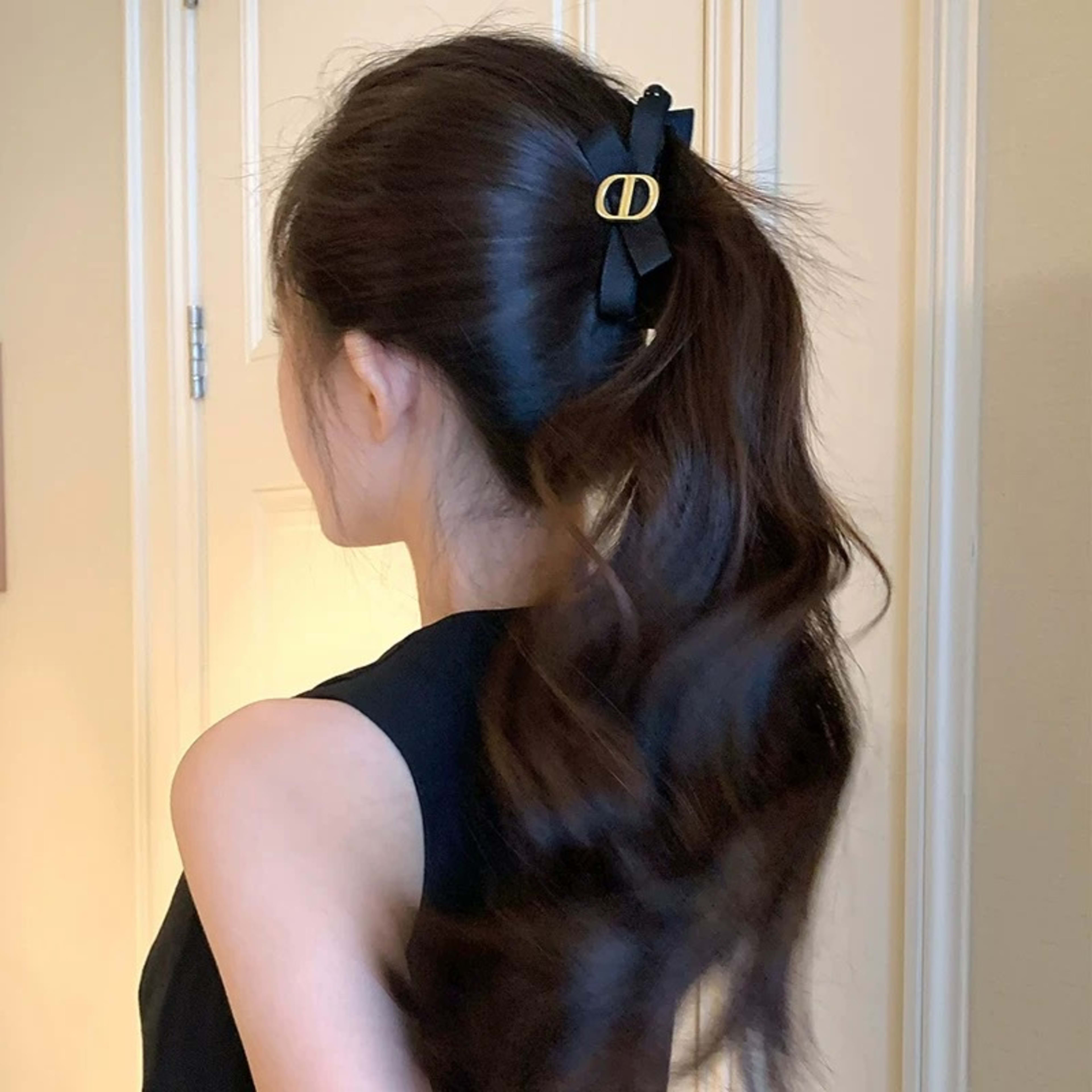 Elegant Sophisticated Bun-style Ponytail Clip For The Back Of The Head 8