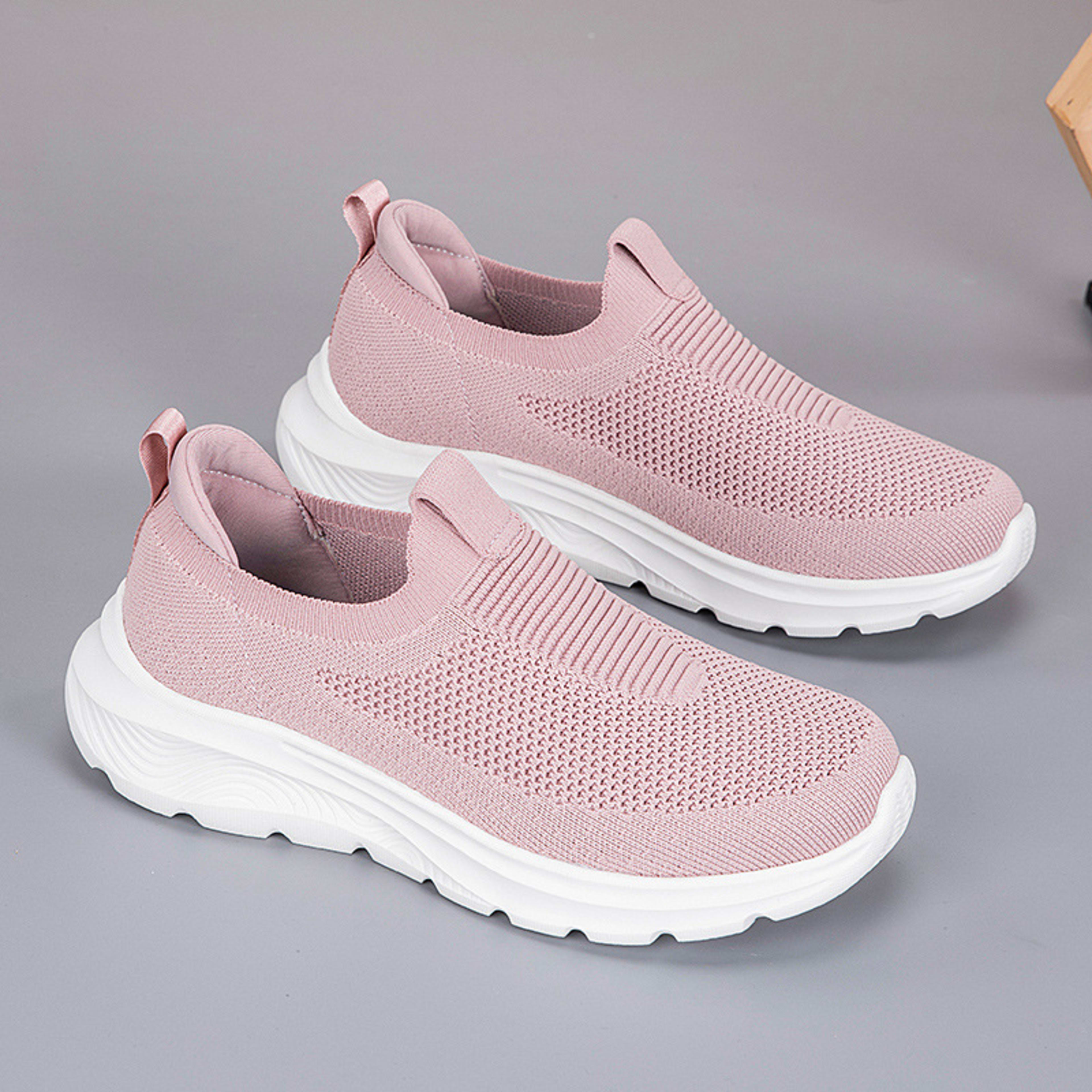 Leisure Sports Solid Color Soft-soled Running Shoes 4