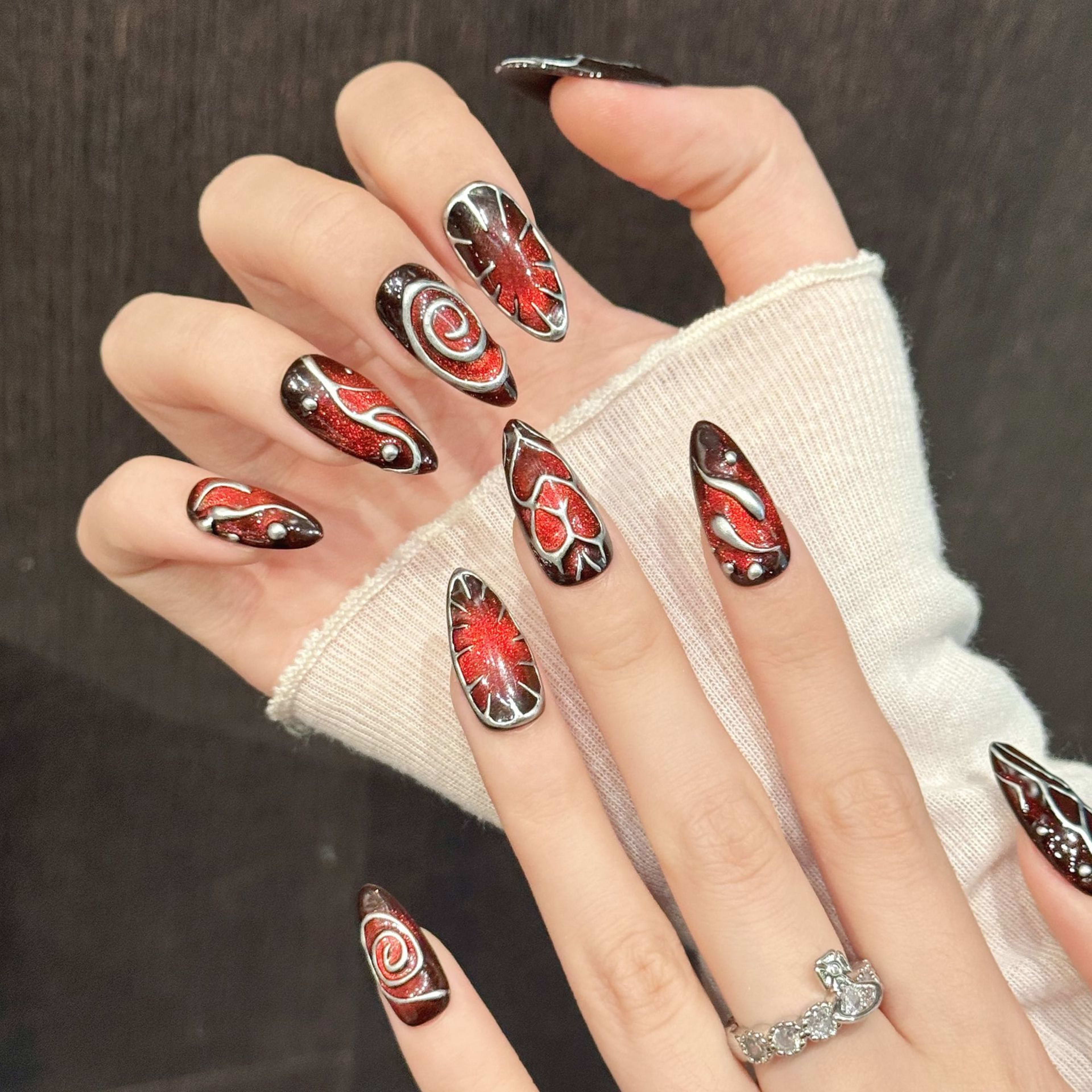 Red-brown Muted-vein 3D Nail Art Cool And Edgy Heart-patterned Trend Piece Handmade And Wearable