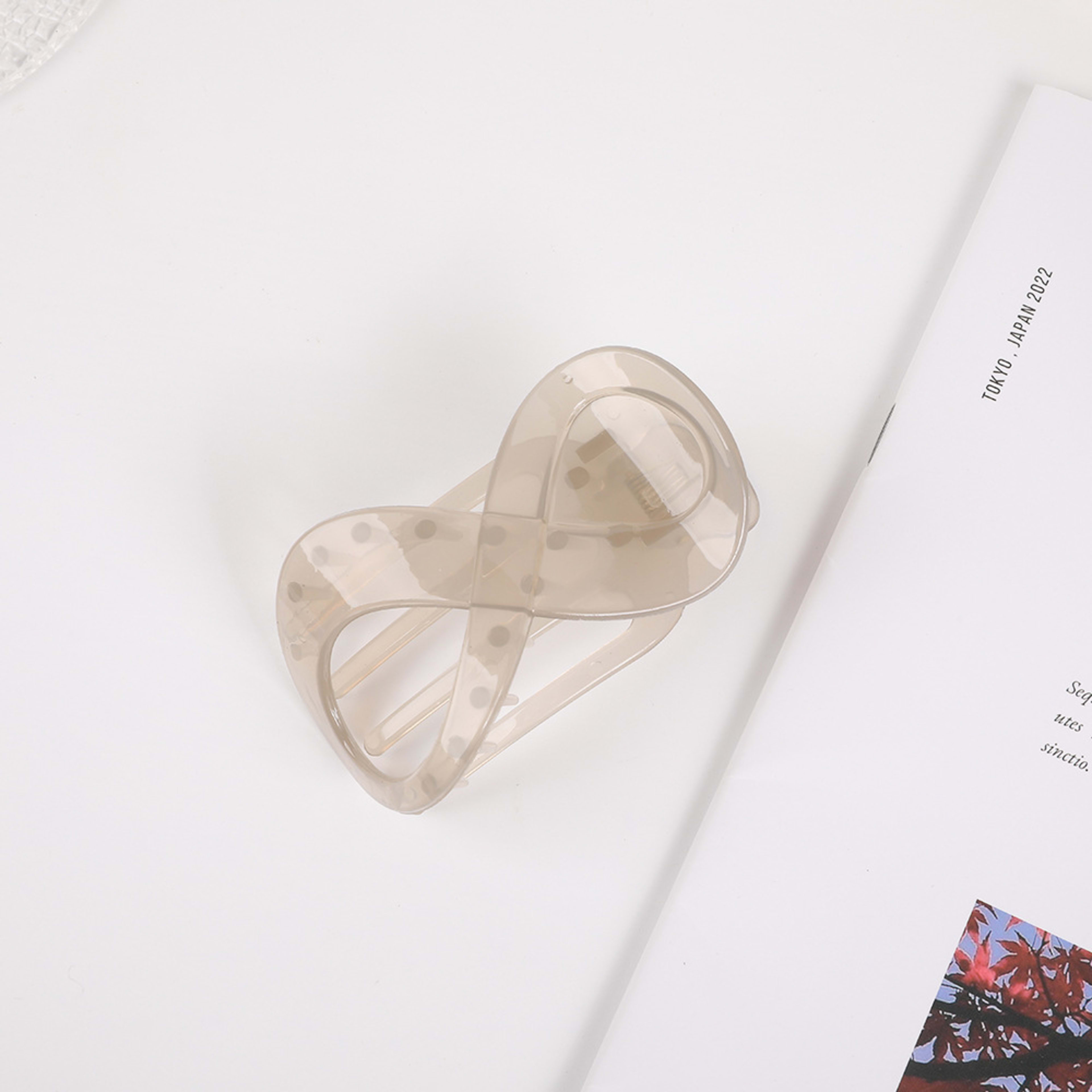Elegant Frosted 8-shaped Barrettes 2