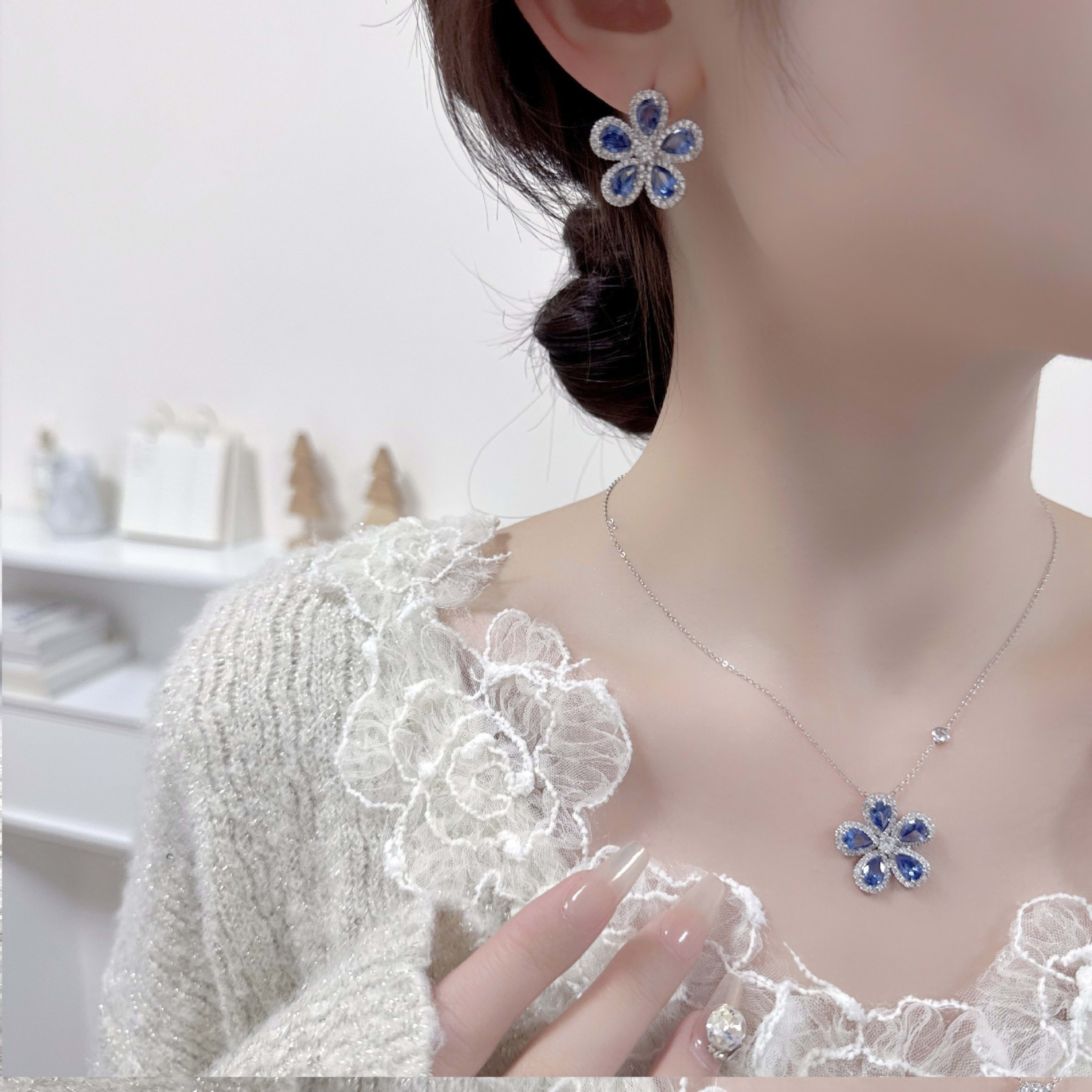 High-grade Jewelry Suit Micro Inlaid Zircon Sunflower Ear Stud Necklace A Set Of Elegant Jewelry 1