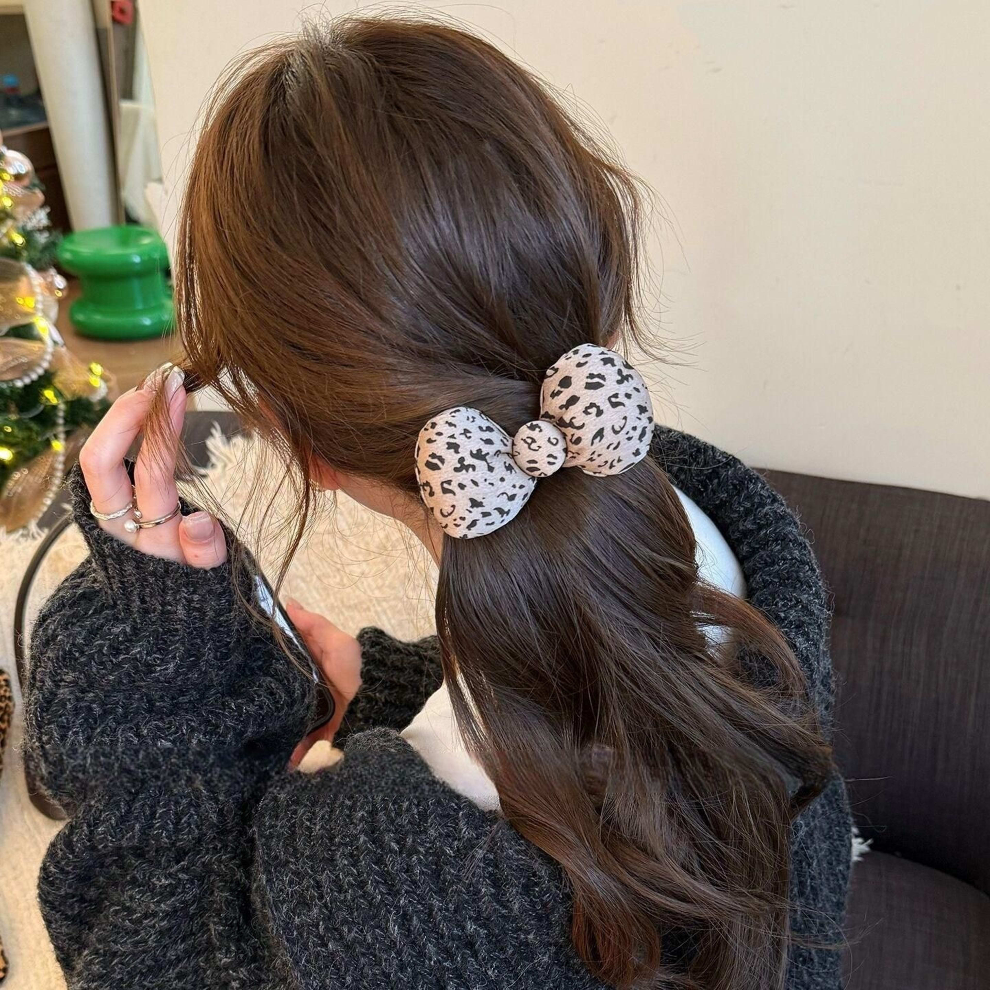 Elegant Sophisticated Bun-style Ponytail Clip For The Back Of The Head 24