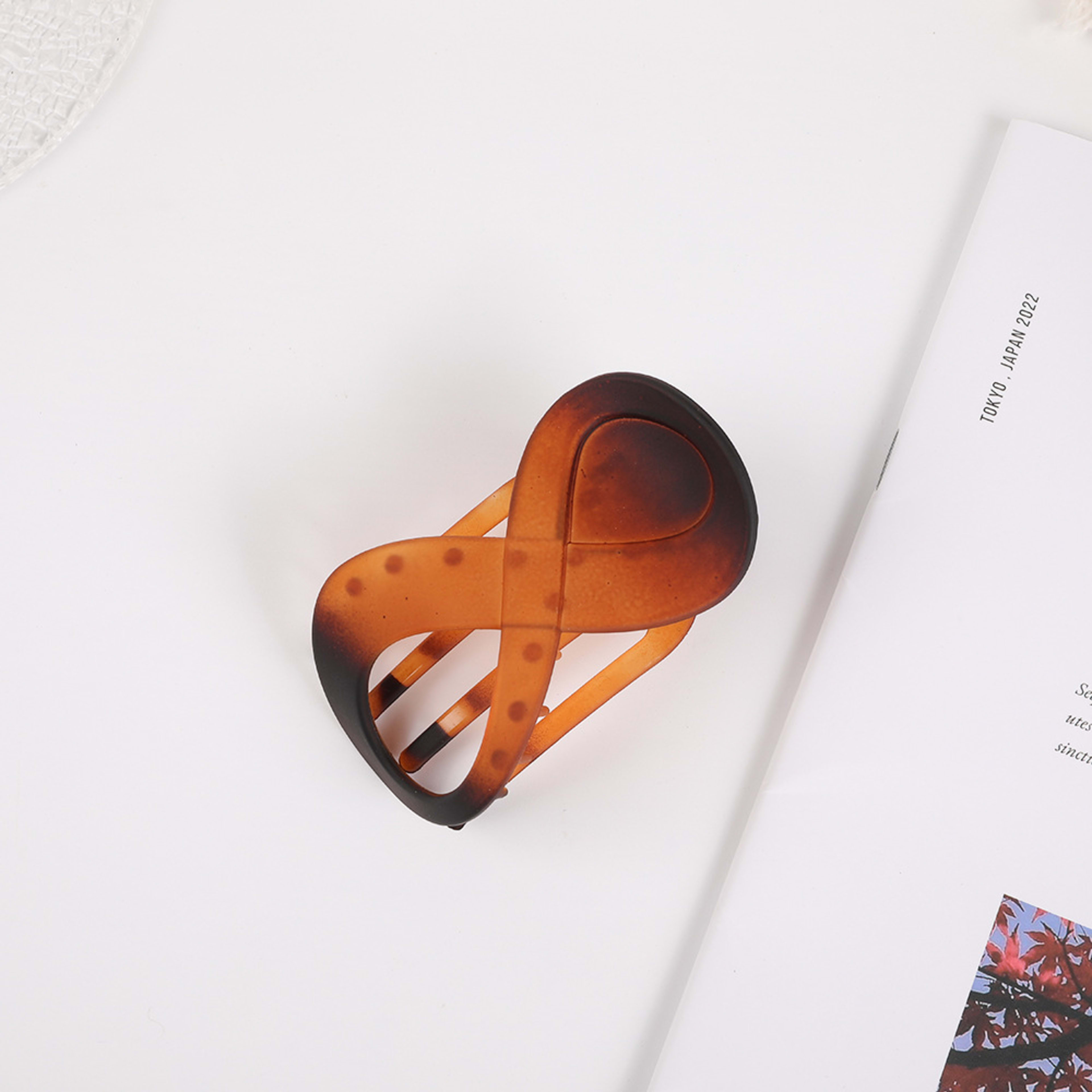 Elegant Frosted 8-shaped Barrettes 4