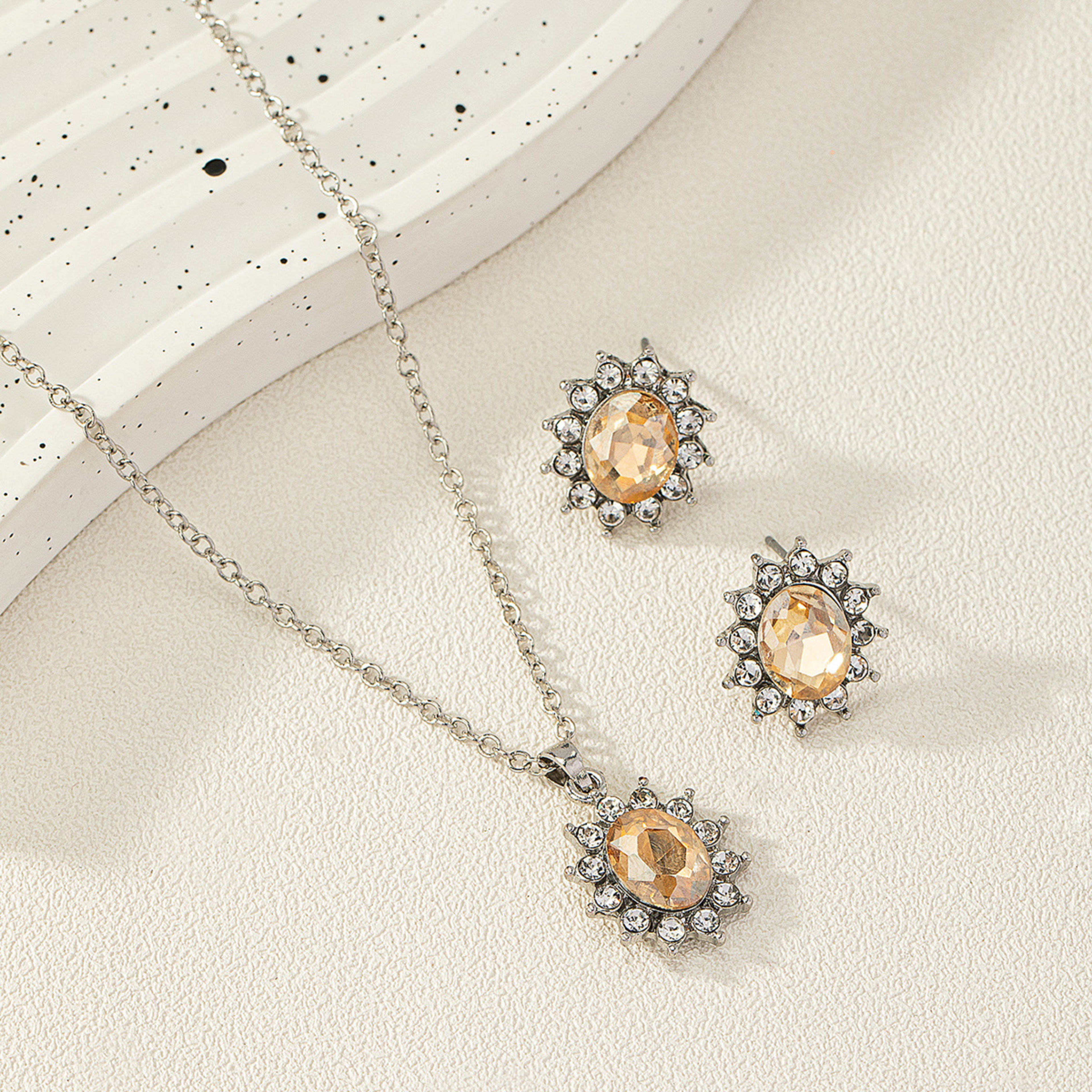 European And American Fashion SUNFLOWER Zircon Ear Stud Necklace Suit 3