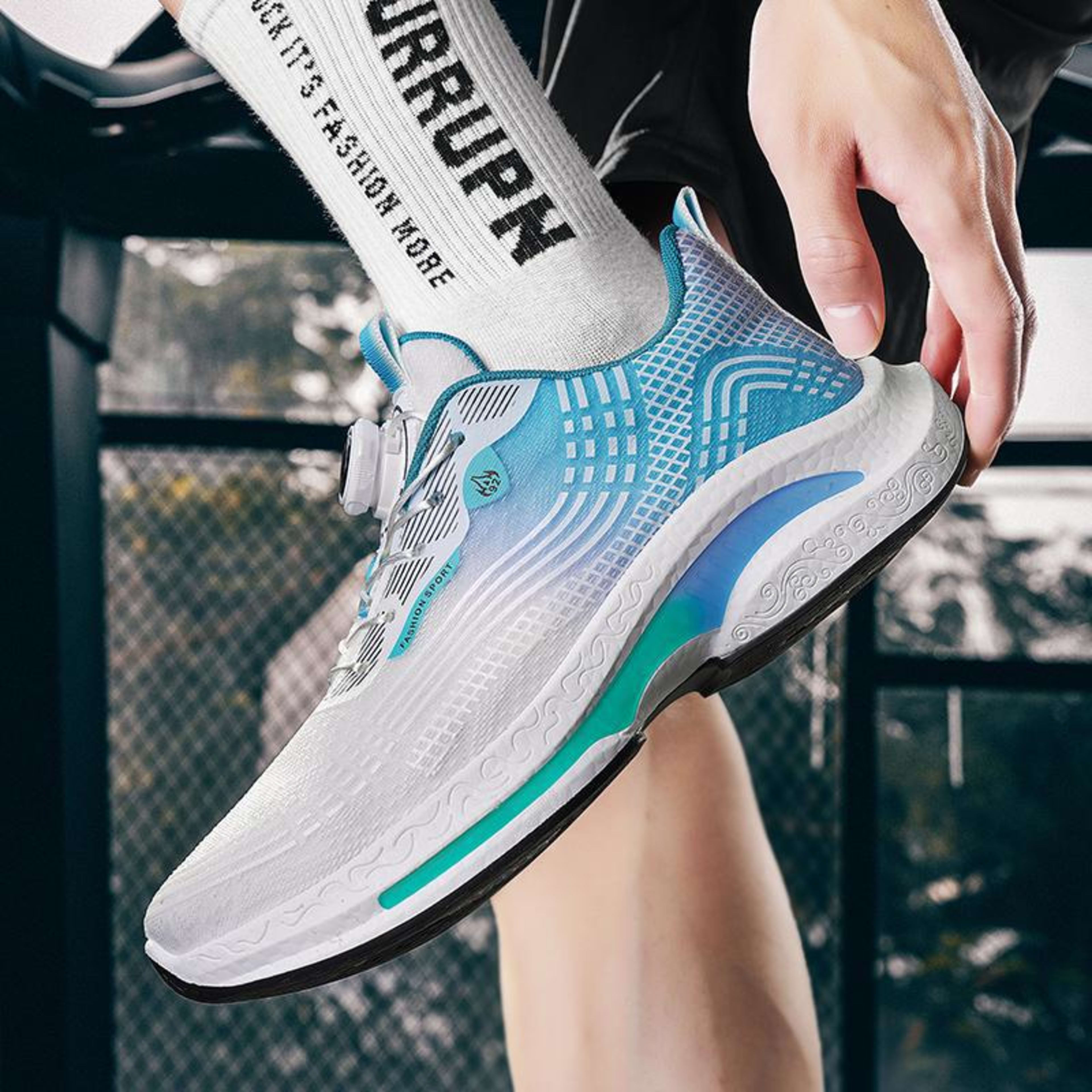 Fashionable Mesh Breathable Rotating Buckle Sneaker 1