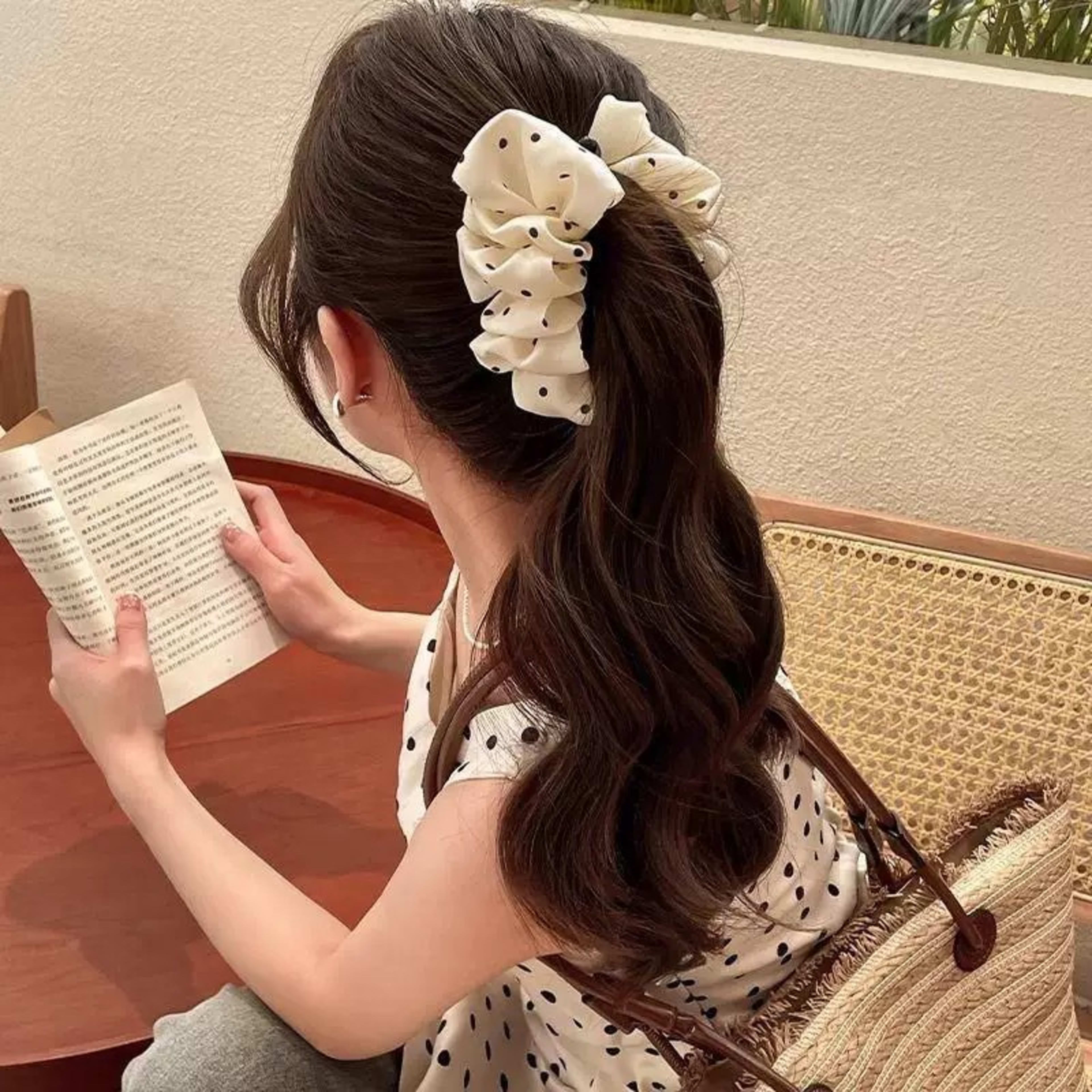 Elegant Sophisticated Bun-style Ponytail Clip For The Back Of The Head 21