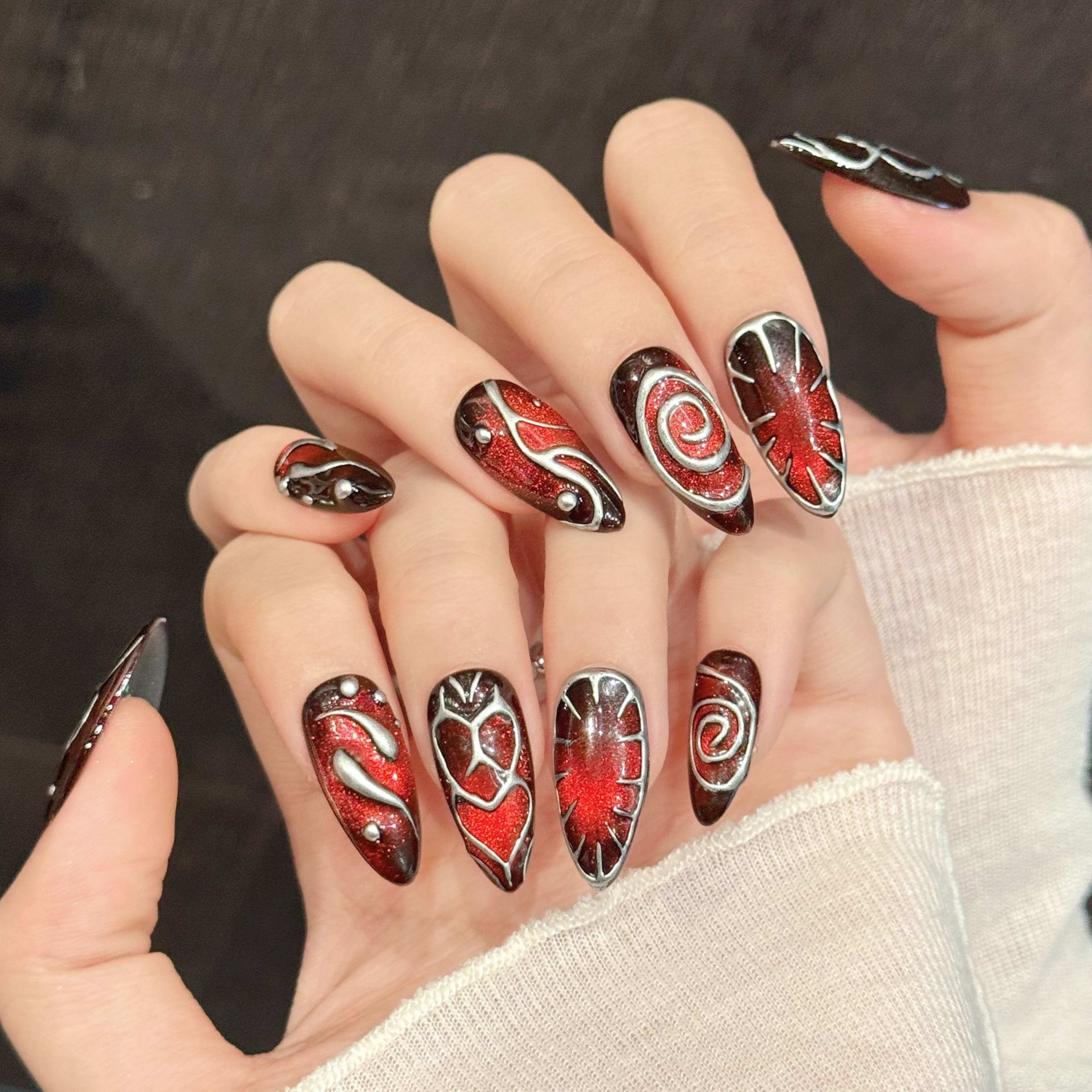 Red-brown Muted-vein 3D Nail Art Cool And Edgy Heart-patterned Trend Piece Handmade And Wearable 3