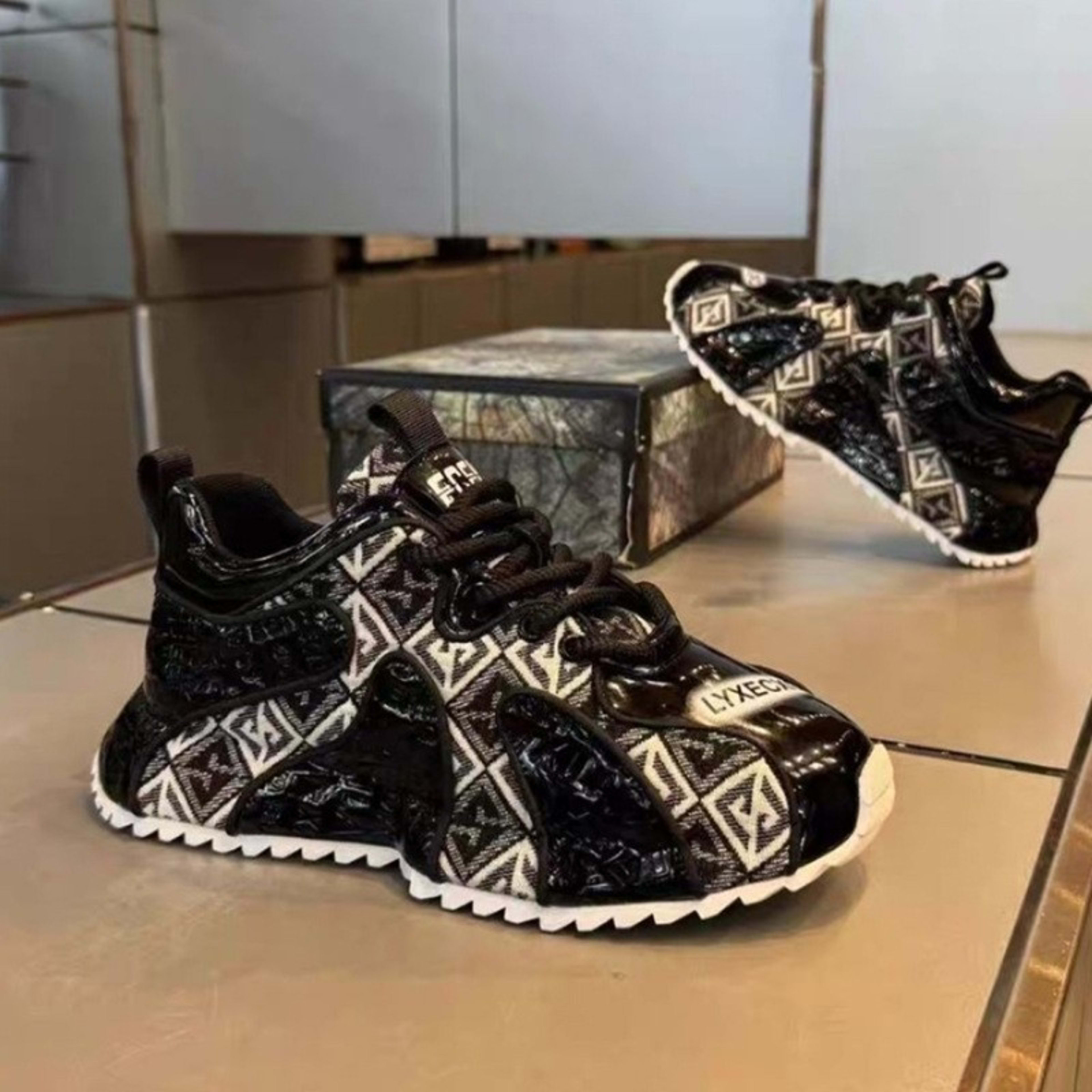 Fashion Youth Embroidery Stitching Thick Bottom Lightweight Men's Shoes 5