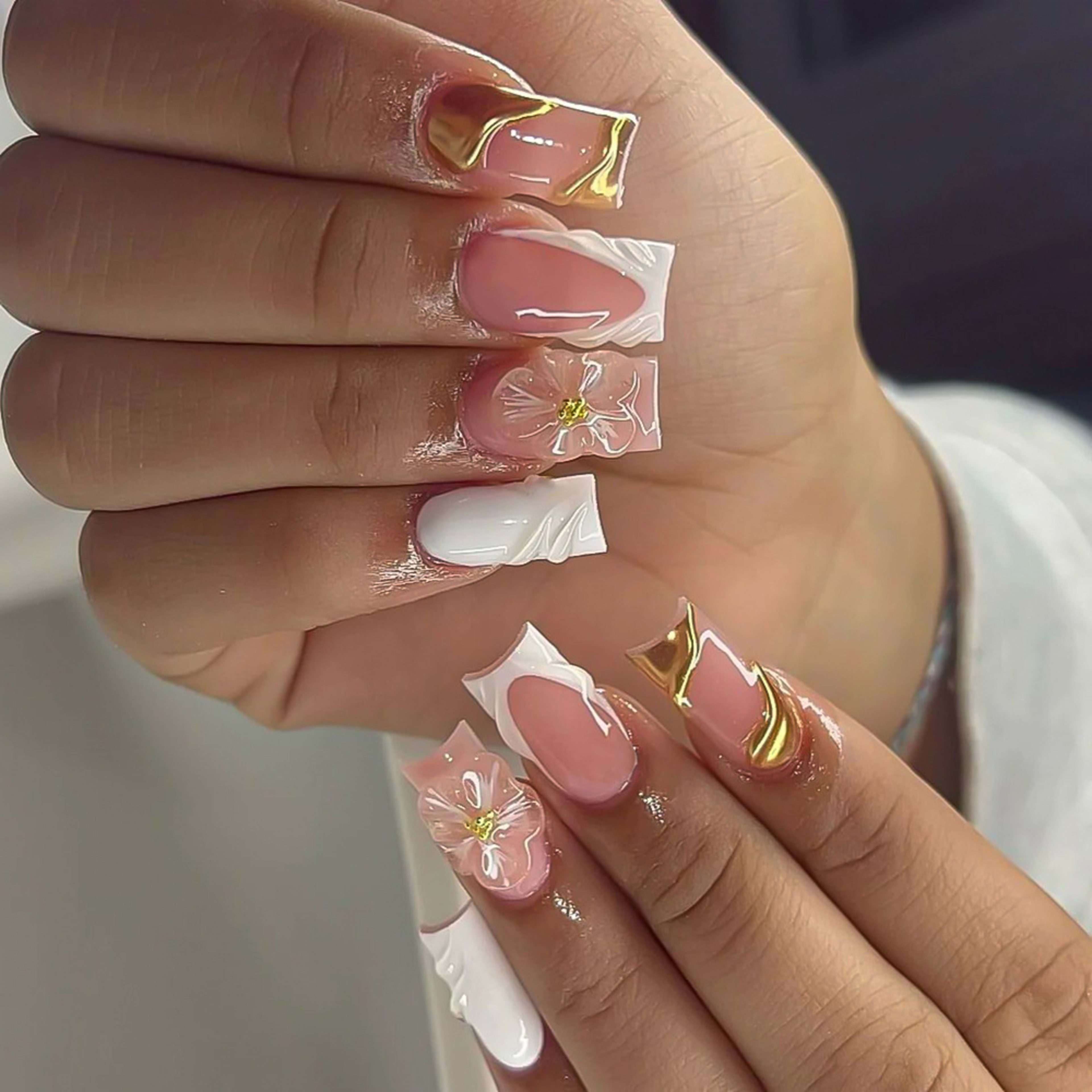 24-piece 3D Floral Gold-trimmed Plaid Artificial Nail Tips For Wearable Nails 2