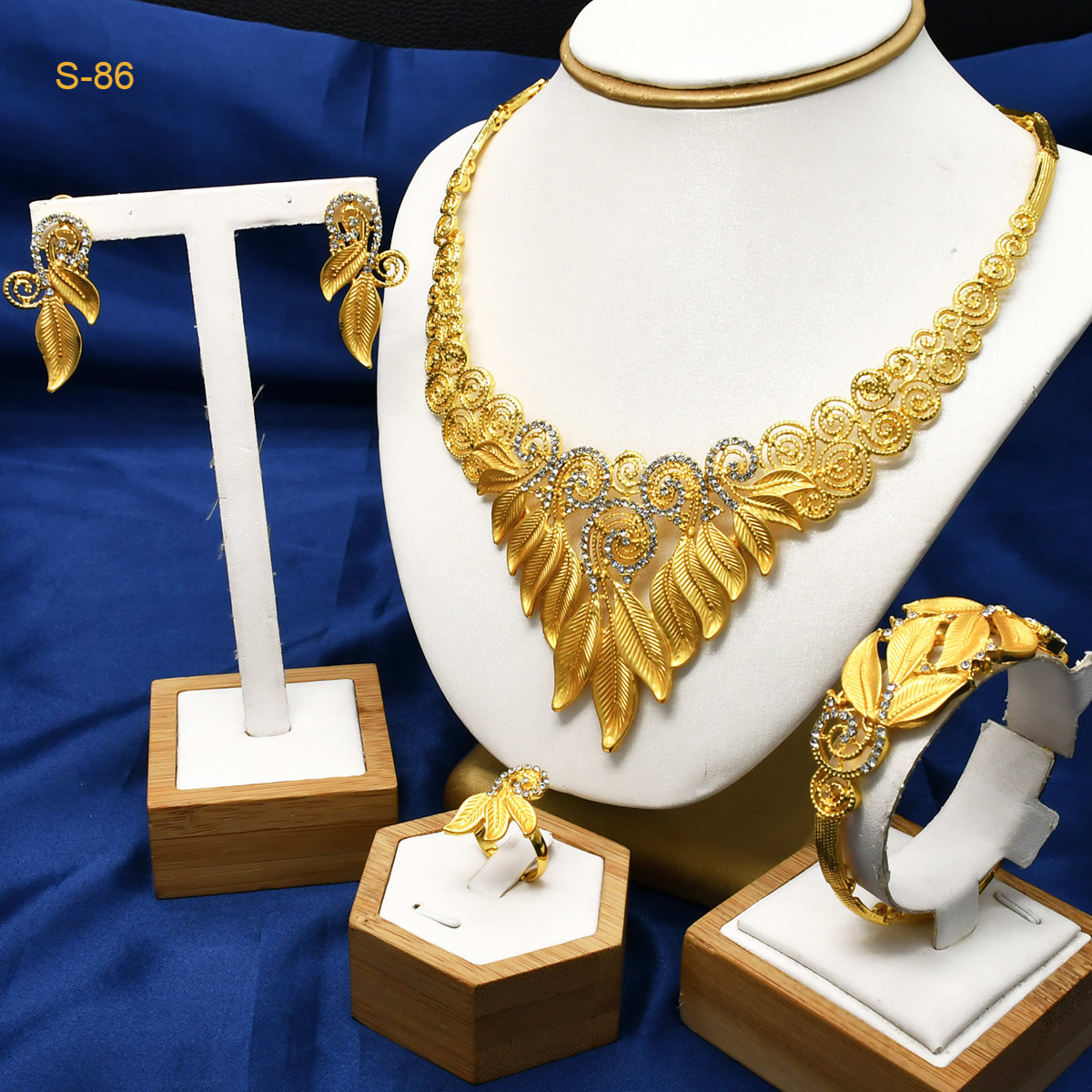 Women's Saudi Bridal Necklace Bracelet Earrings Four-piece Ring Set 2