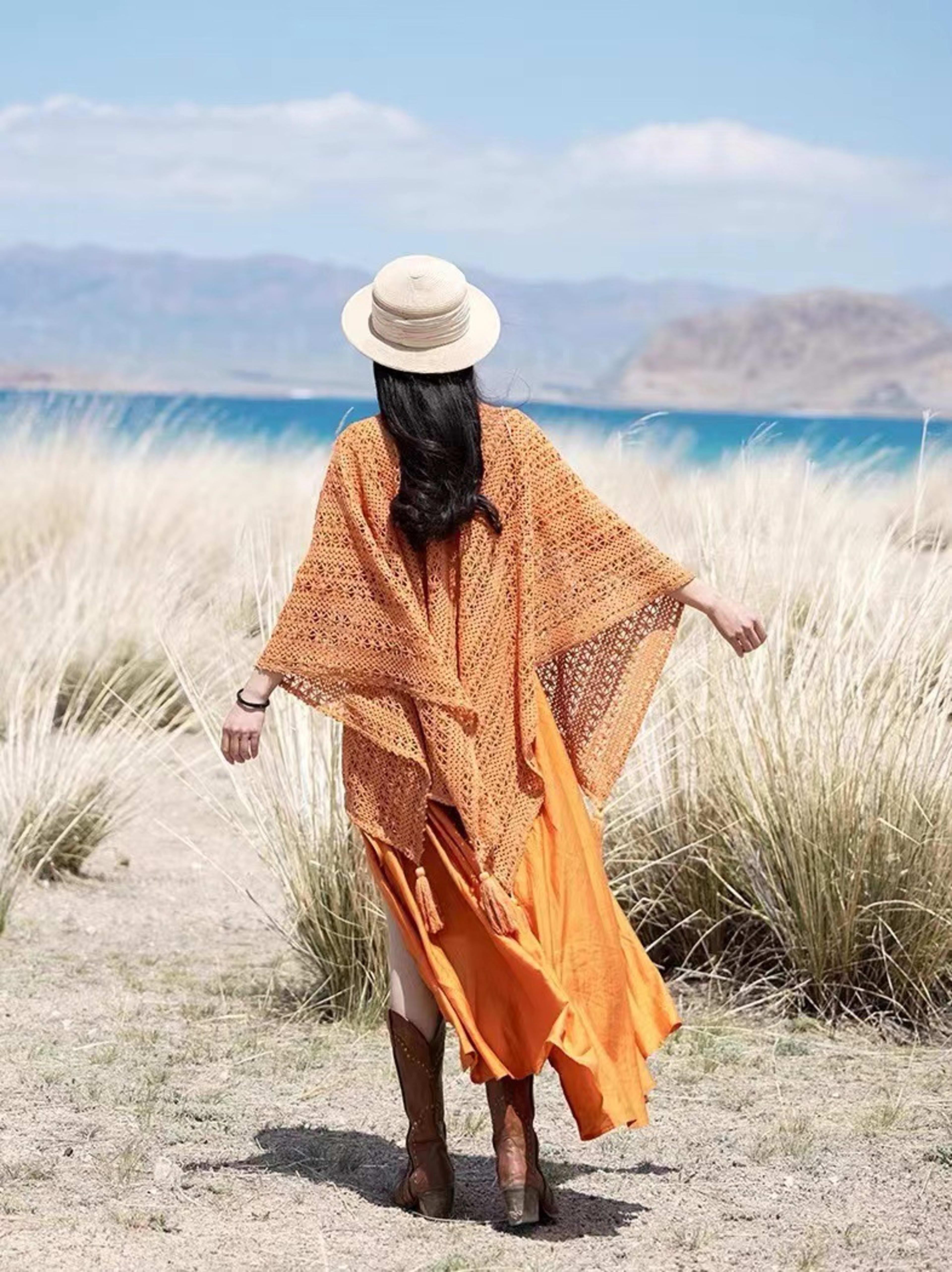 Womens Knitted Tassel-Trimmed Open-Front Cape For Photos 8