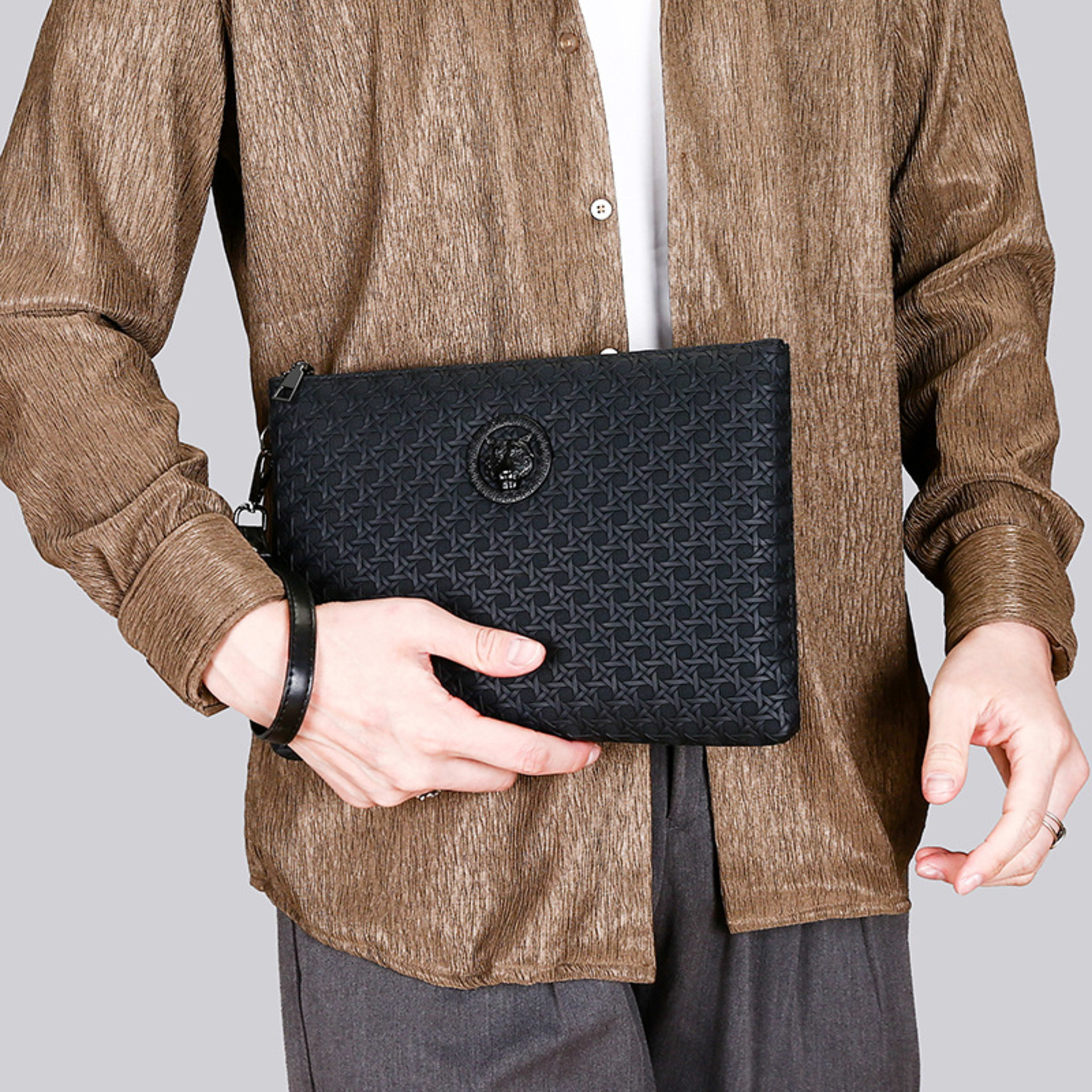 Woven-texture Personalized Clutch With A Simple Minimalist Design And Large Capacity 8