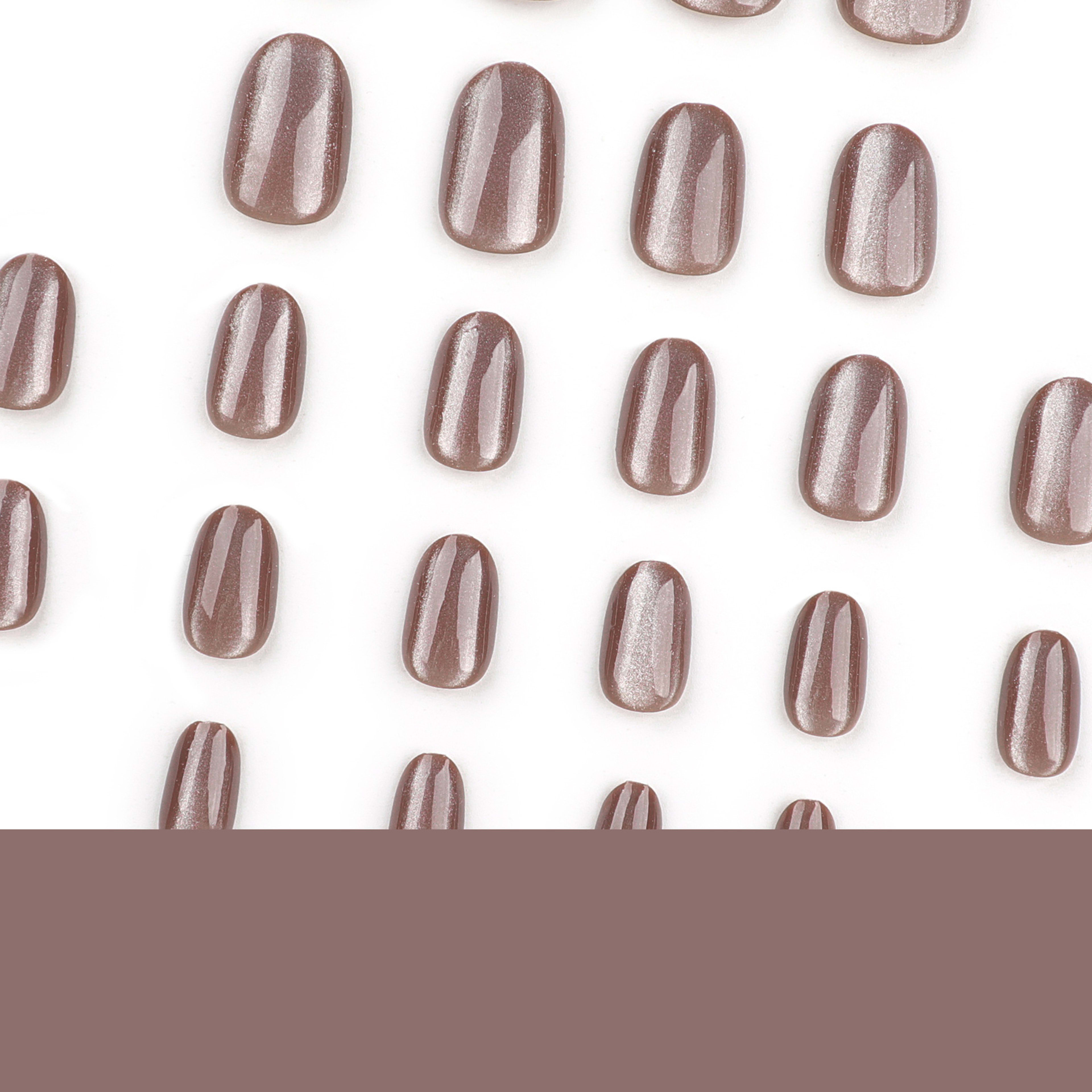Short Round Deep Brown Solid-color Nail Tips That Brighten The Skin And Feature A Cat-eye Effect 2