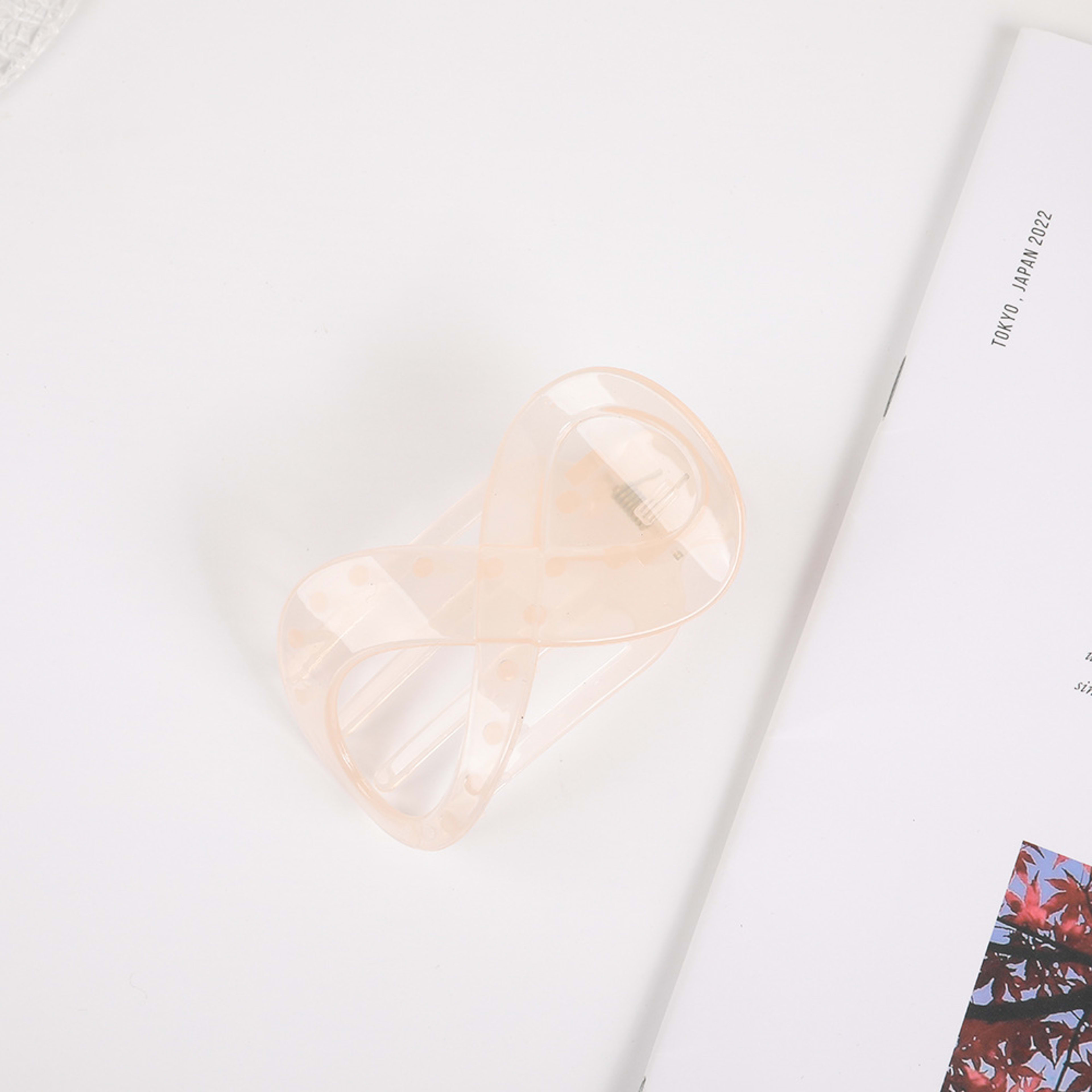 Elegant Frosted 8-shaped Barrettes 8