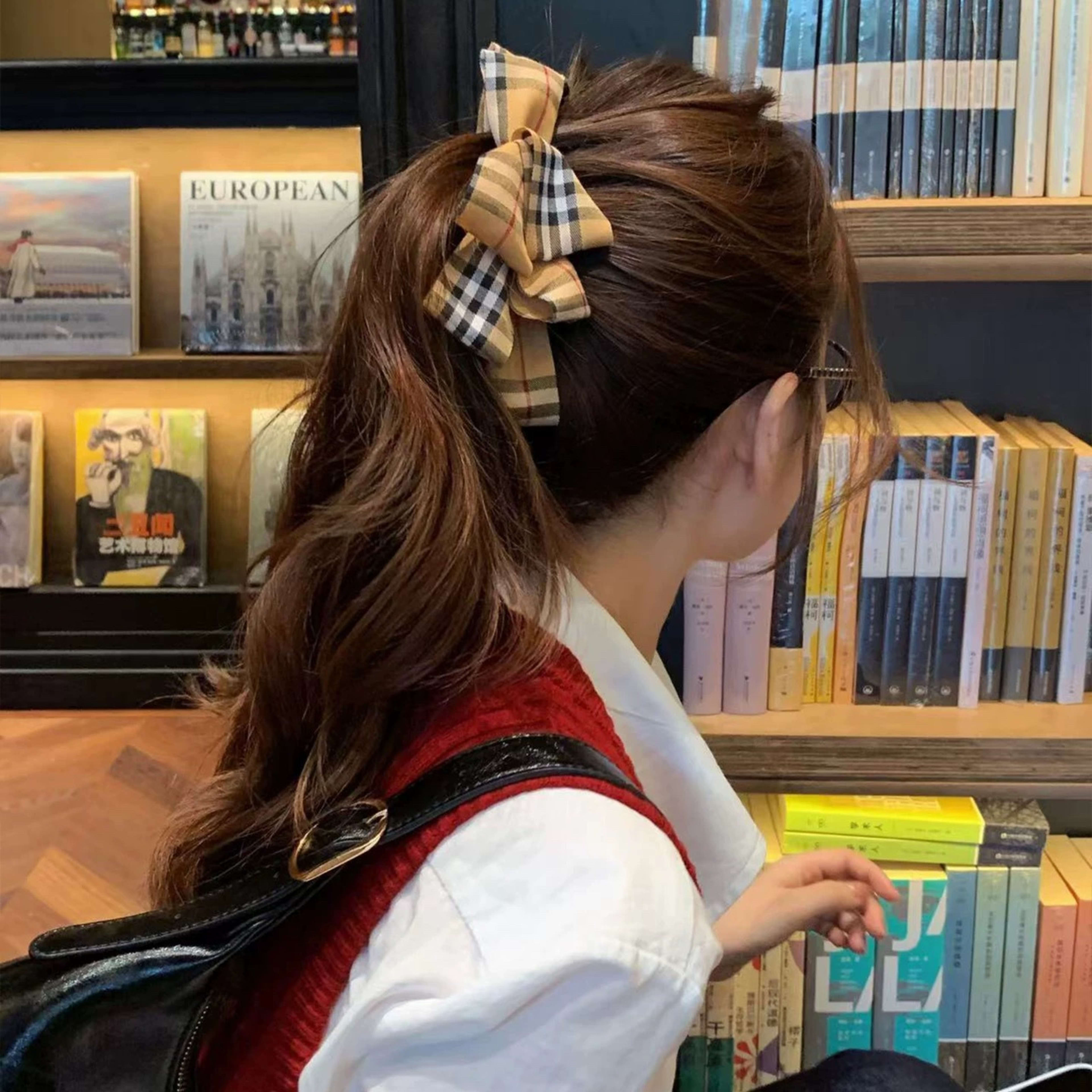 Elegant Sophisticated Bun-style Ponytail Clip For The Back Of The Head 4