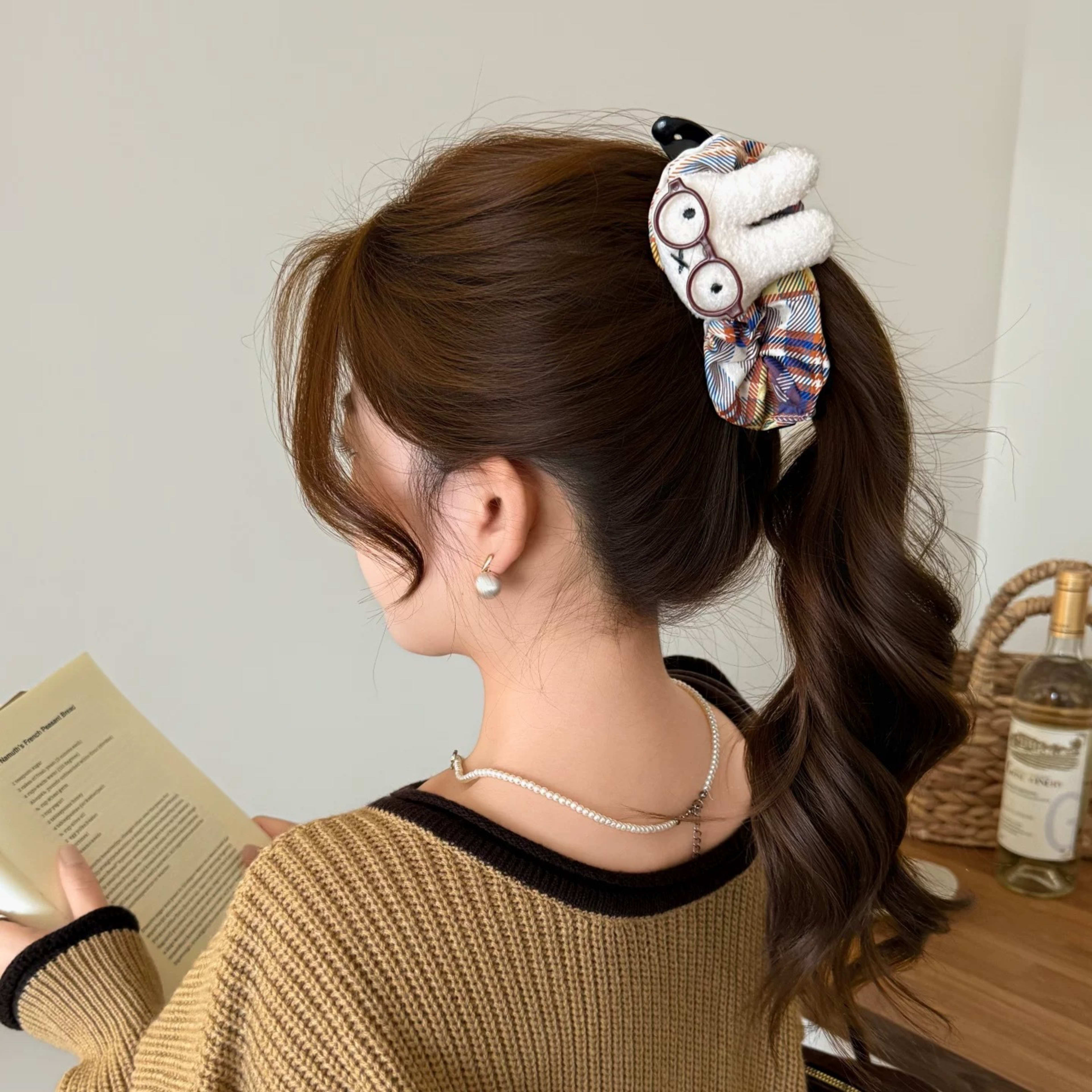 Elegant Sophisticated Bun-style Ponytail Clip For The Back Of The Head 35