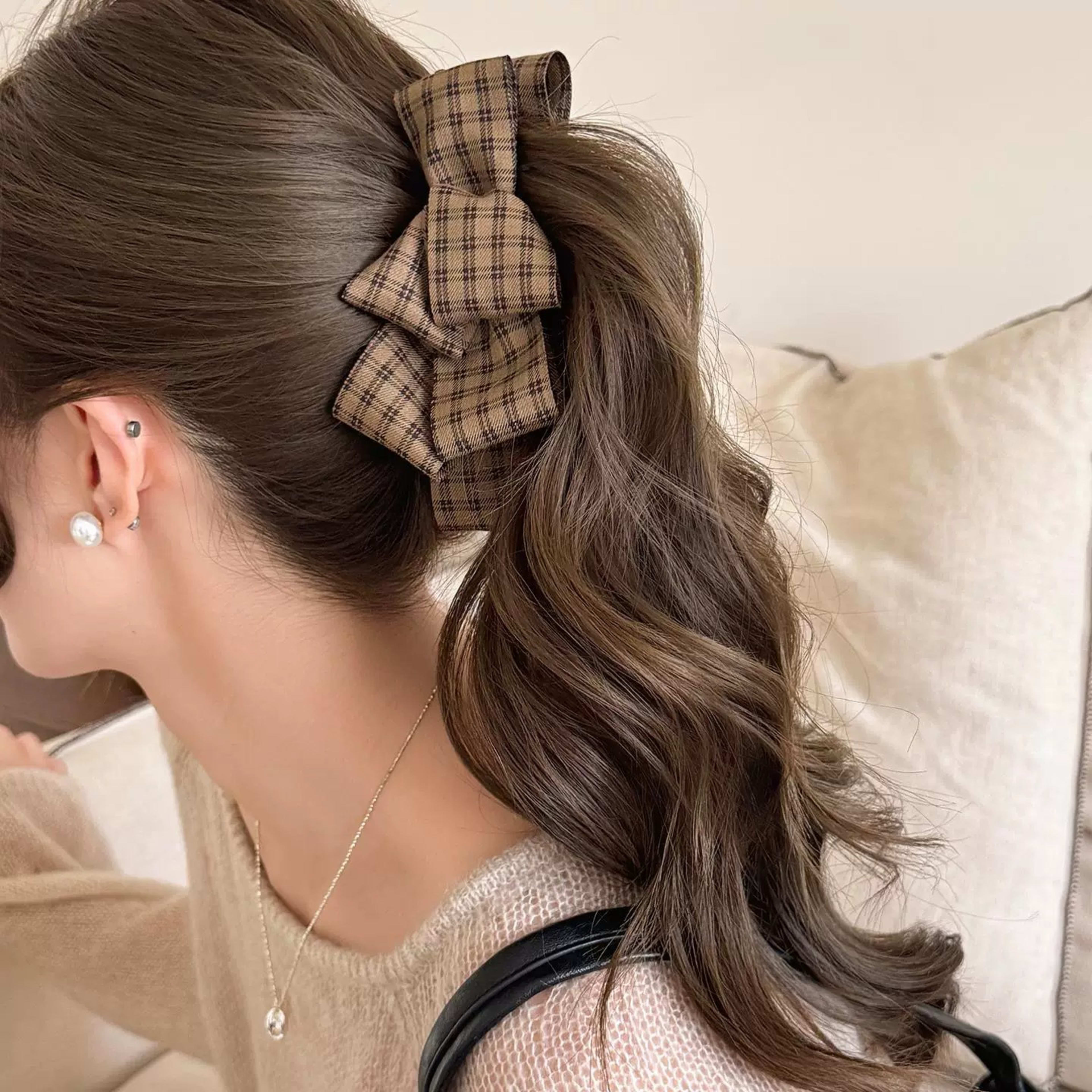 Elegant Sophisticated Bun-style Ponytail Clip For The Back Of The Head 2