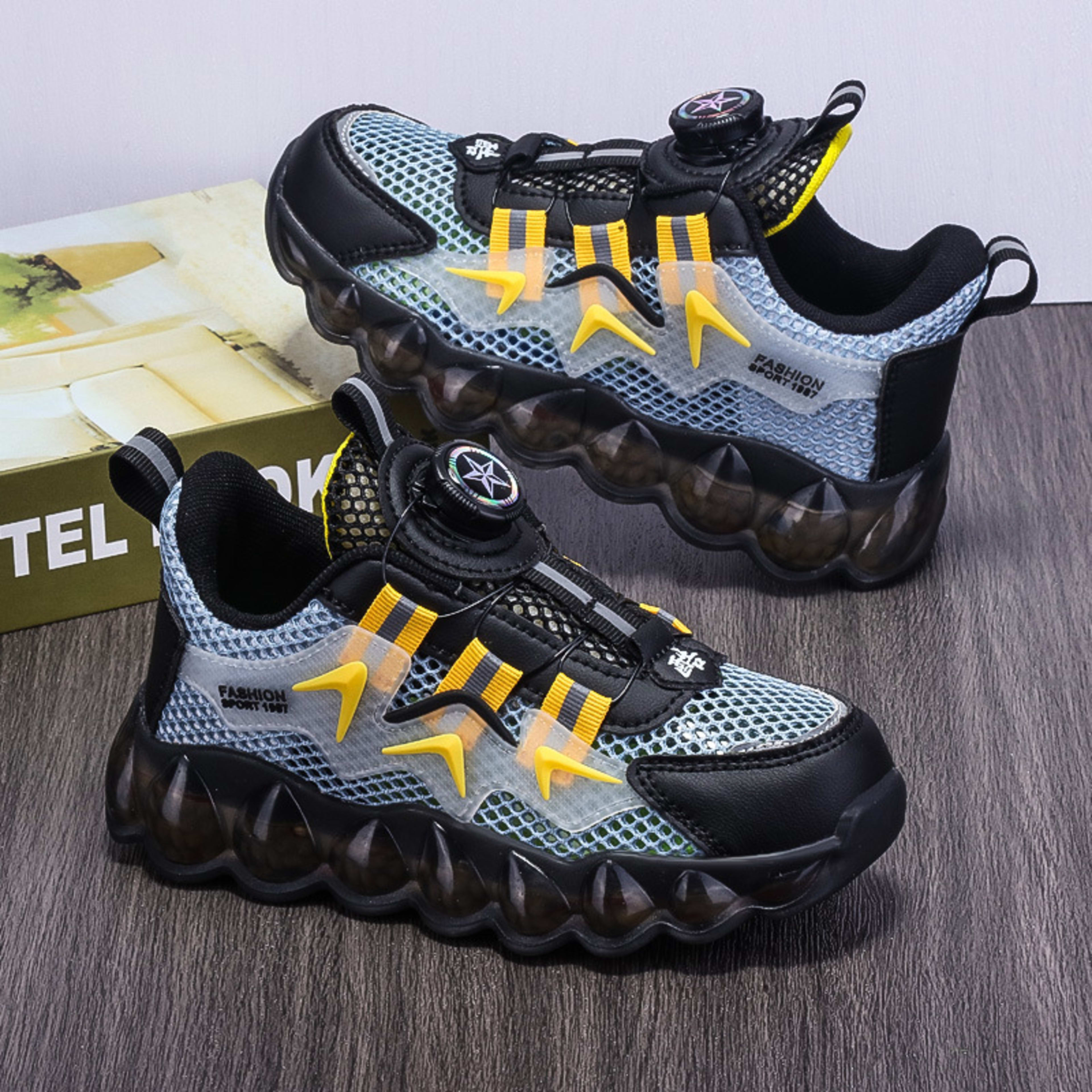 Boys' Hollow Mesh Surface Breathable Leisure Sports Soft Bottom Running Shoes 7