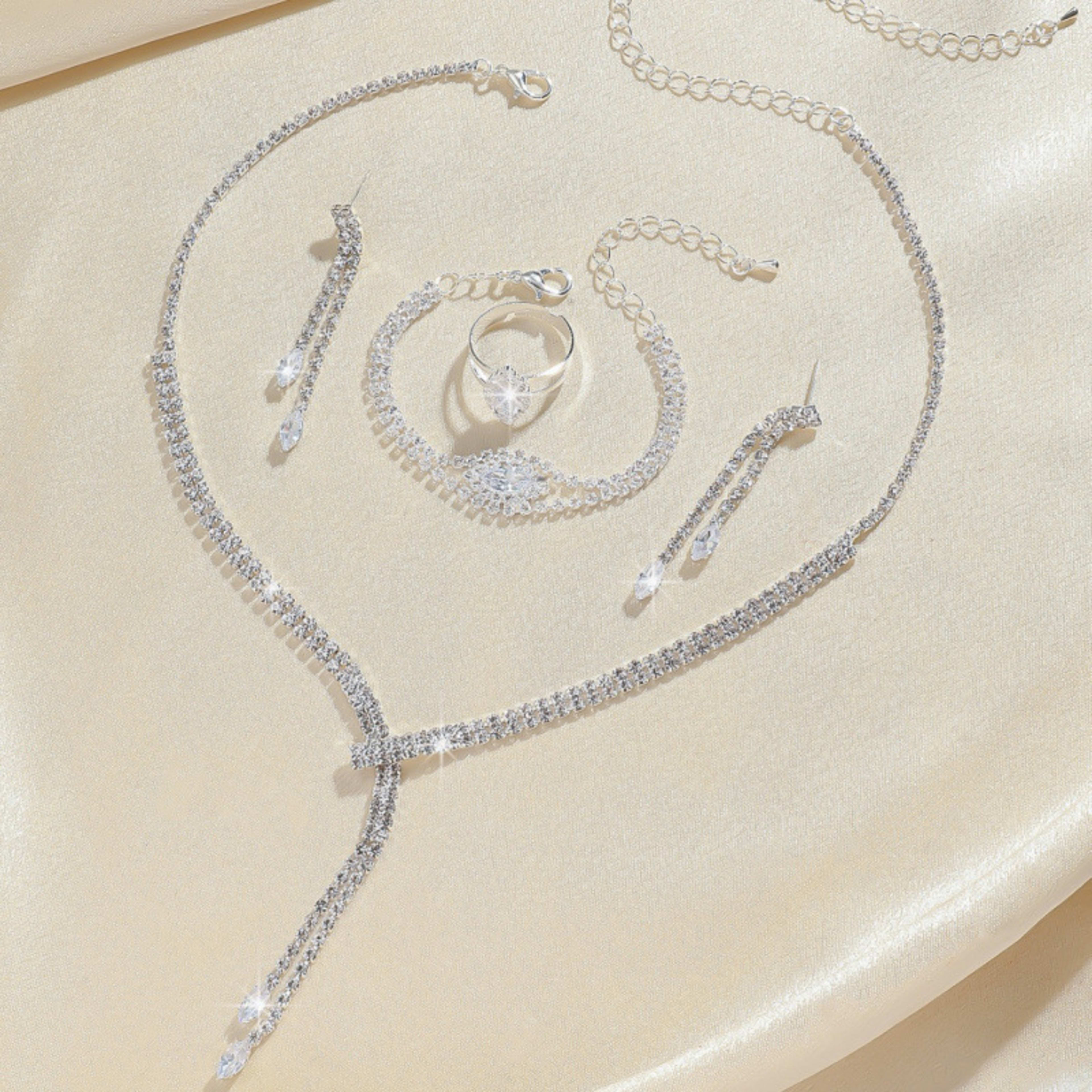 Fashion Simple Necklace Earring Bracelet Four-piece Set 3