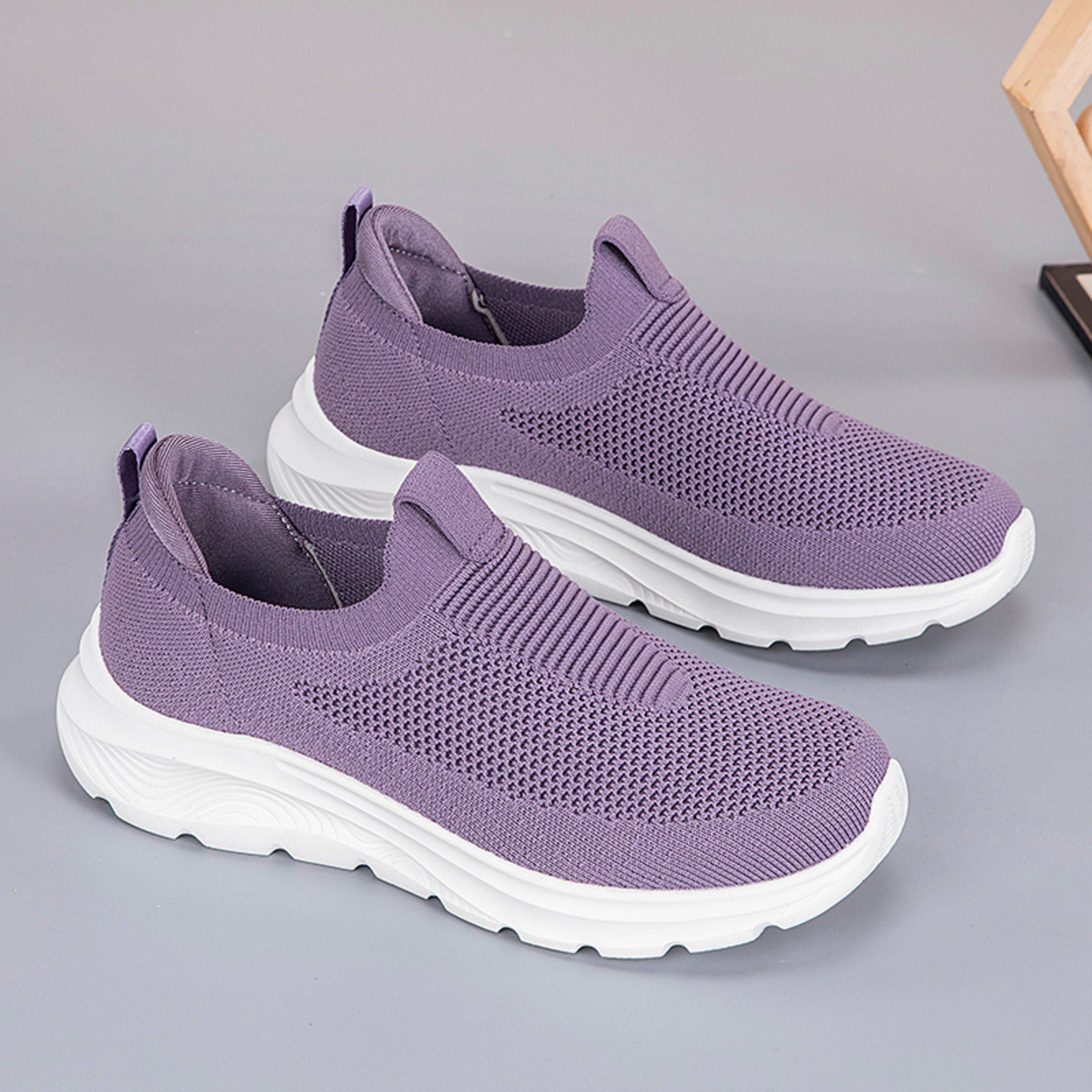 Leisure Sports Solid Color Soft-soled Running Shoes 2