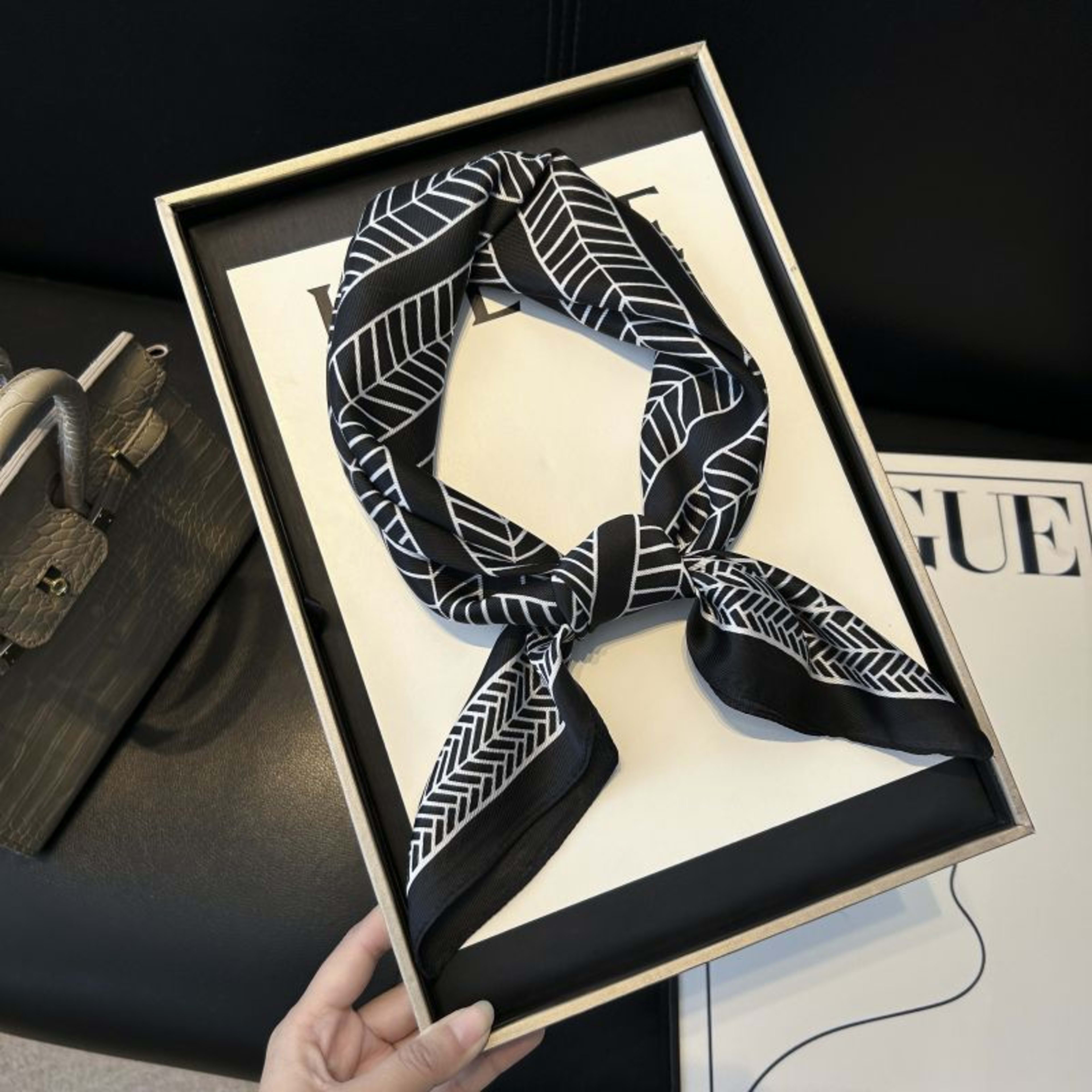 New High-end Twill Silk-look Square Scarf