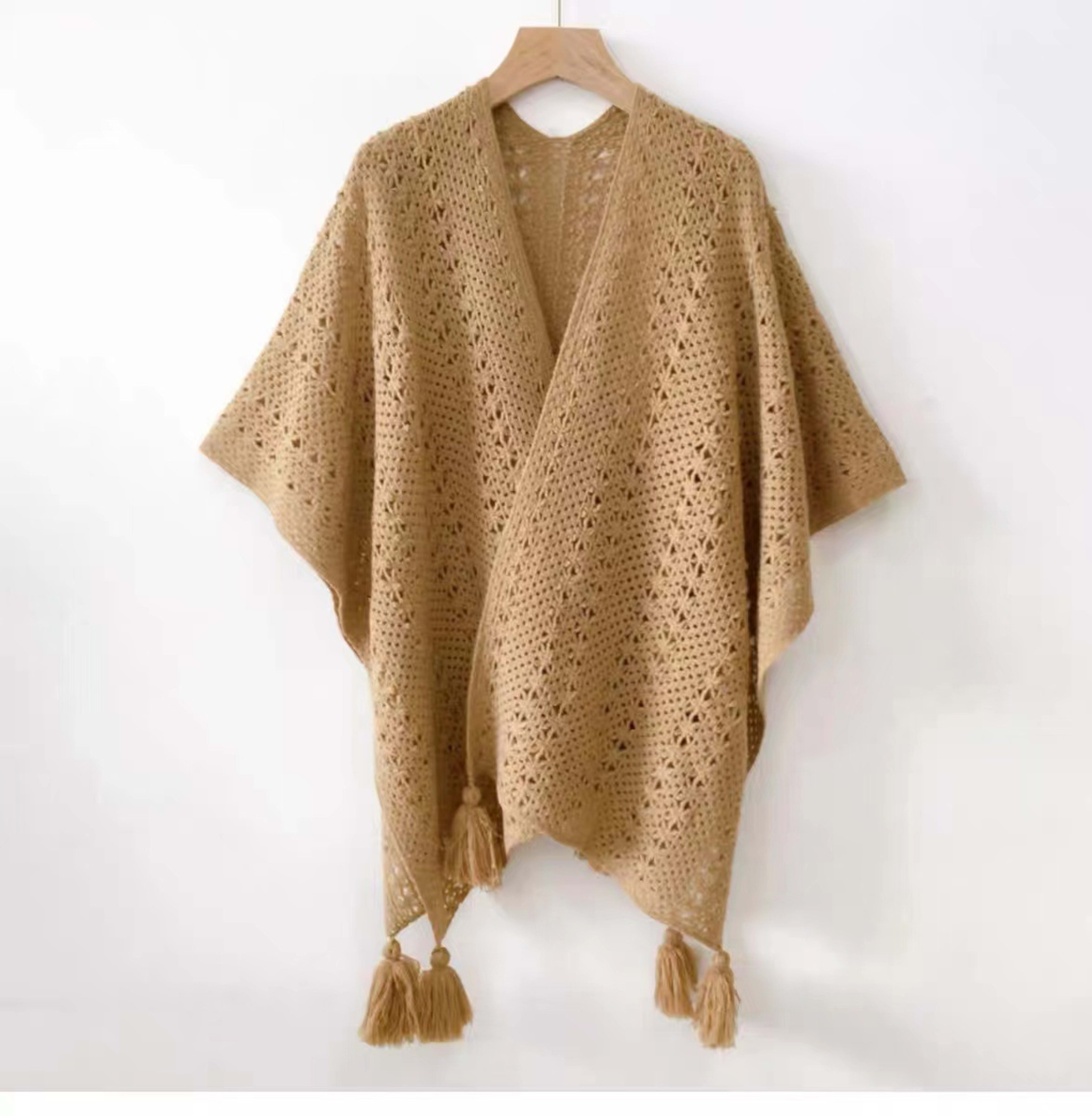 Womens Knitted Tassel-Trimmed Open-Front Cape For Photos 3