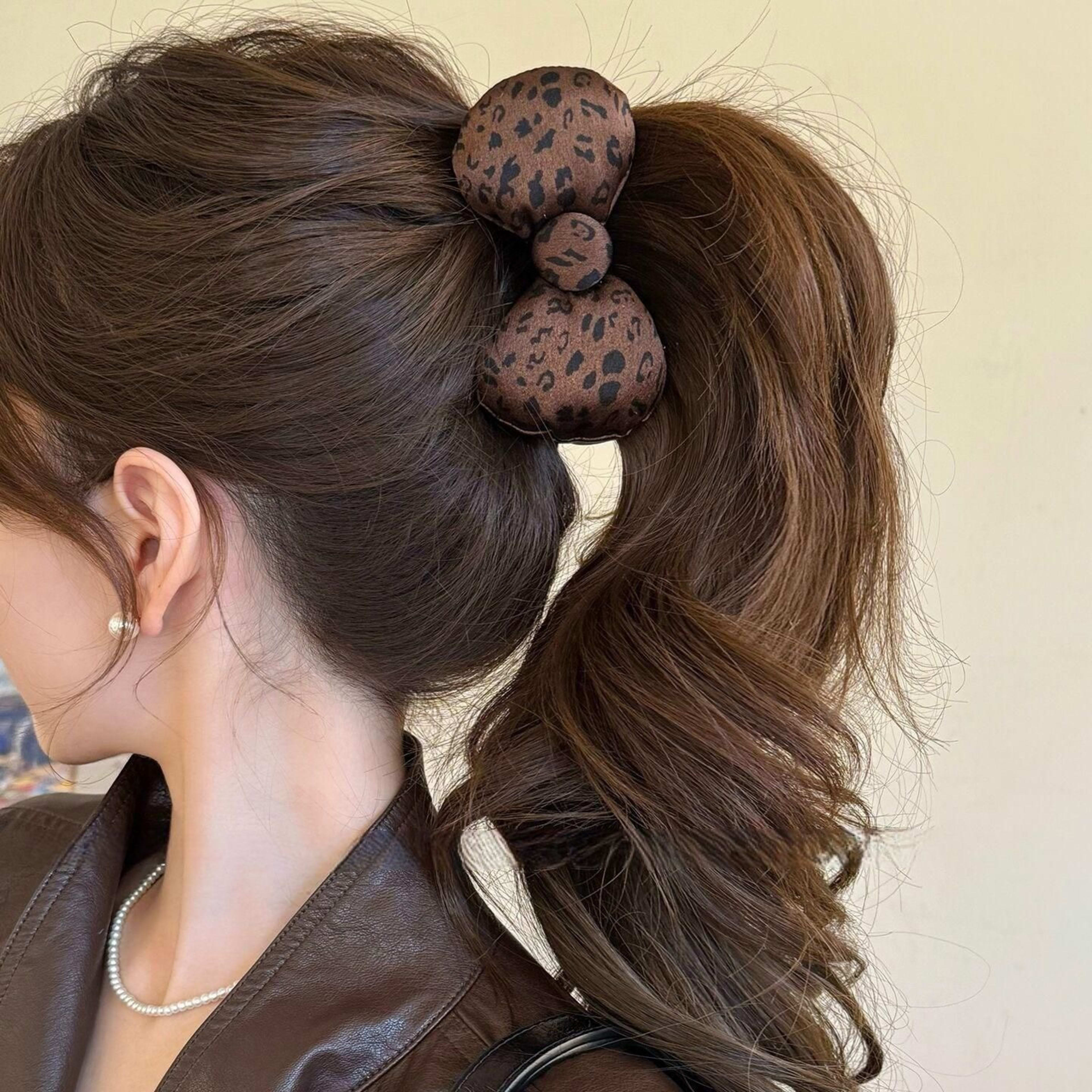Elegant Sophisticated Bun-style Ponytail Clip For The Back Of The Head 38