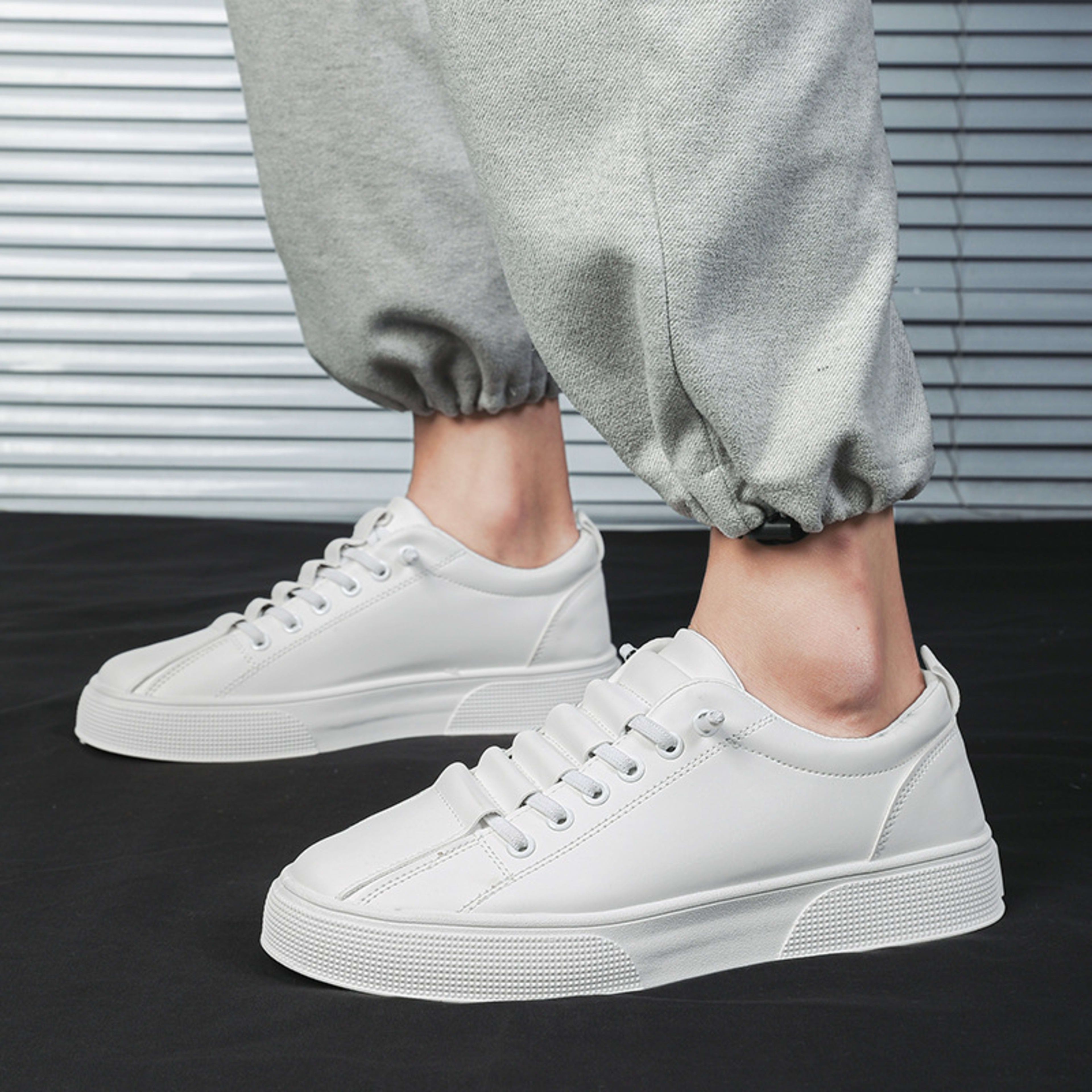 Men's Fashion Low Top Versatile Wear-resistant Sports Leisure Mesh Shoes 1